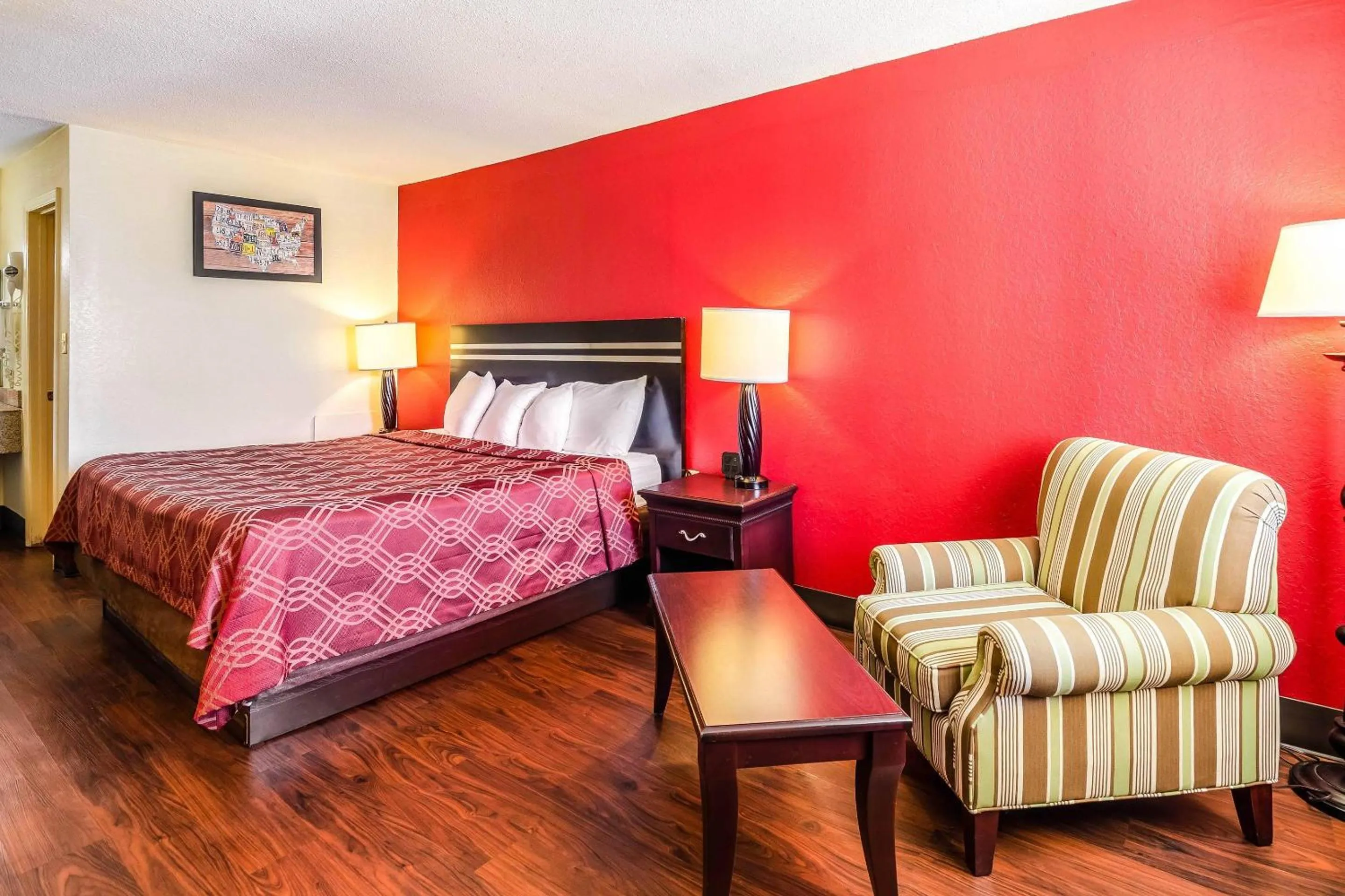 Bedroom, Bed in Econo Lodge Christiansburg-Blacksburg I-81