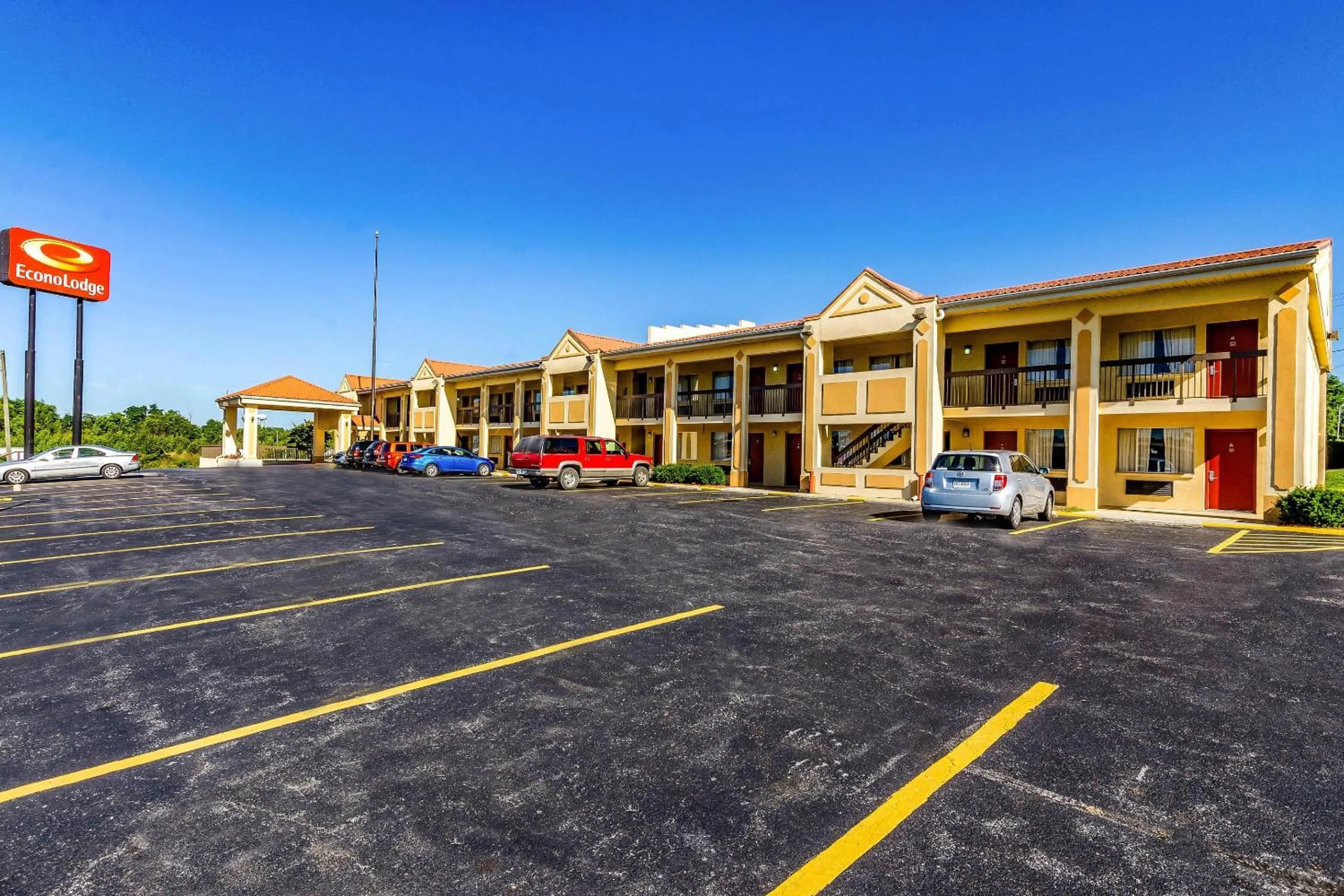 Property building in Econo Lodge Christiansburg-Blacksburg I-81