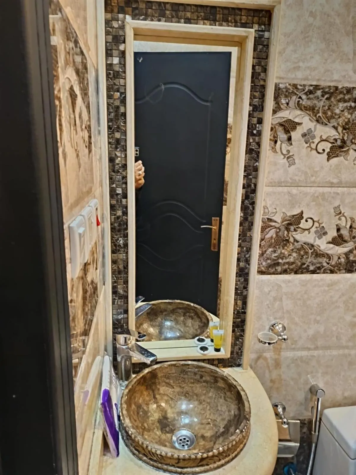 Toilet in Quiet Rooms 2 Serviced Apartments