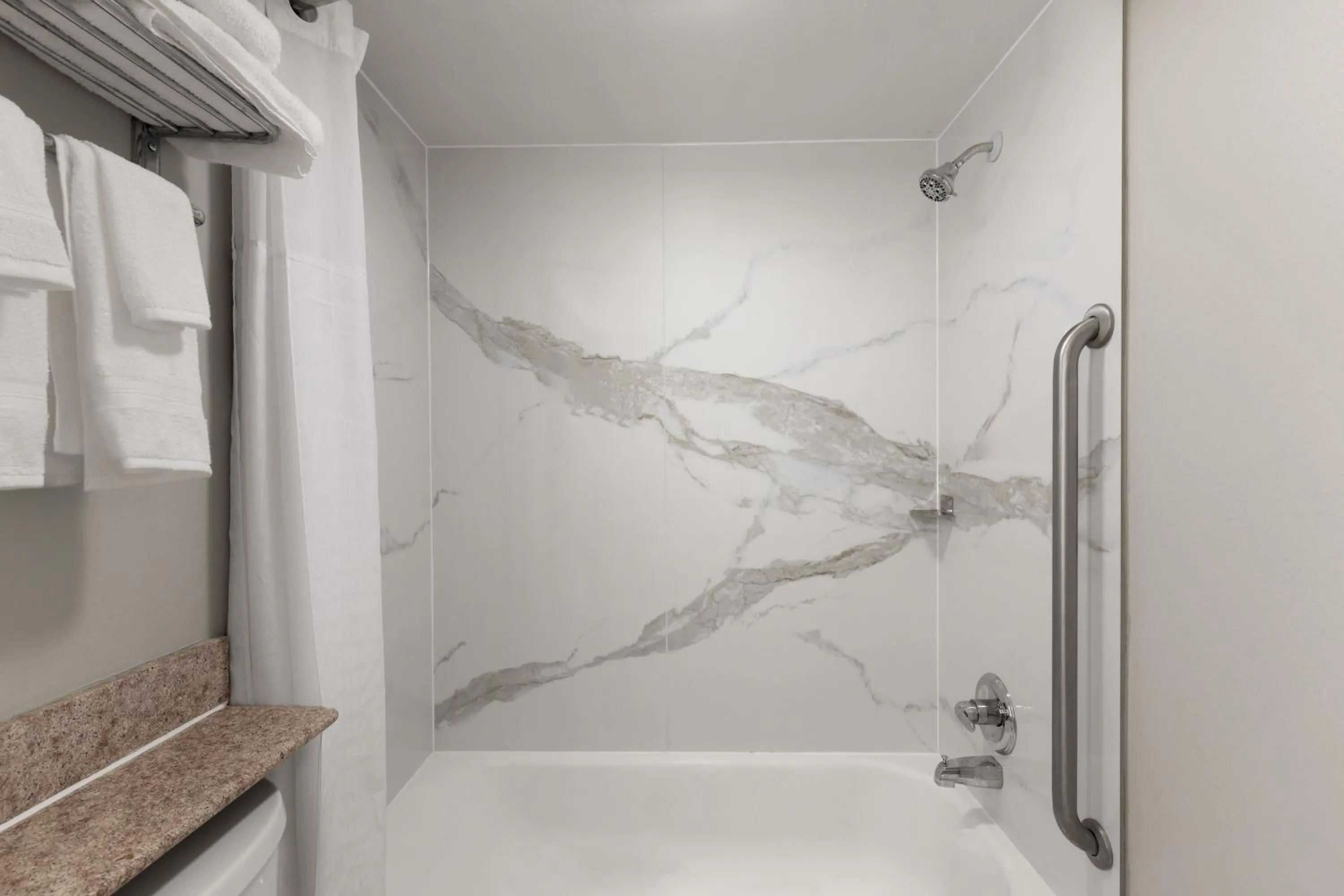 Bath in Days Inn by Wyndham Harrisonburg