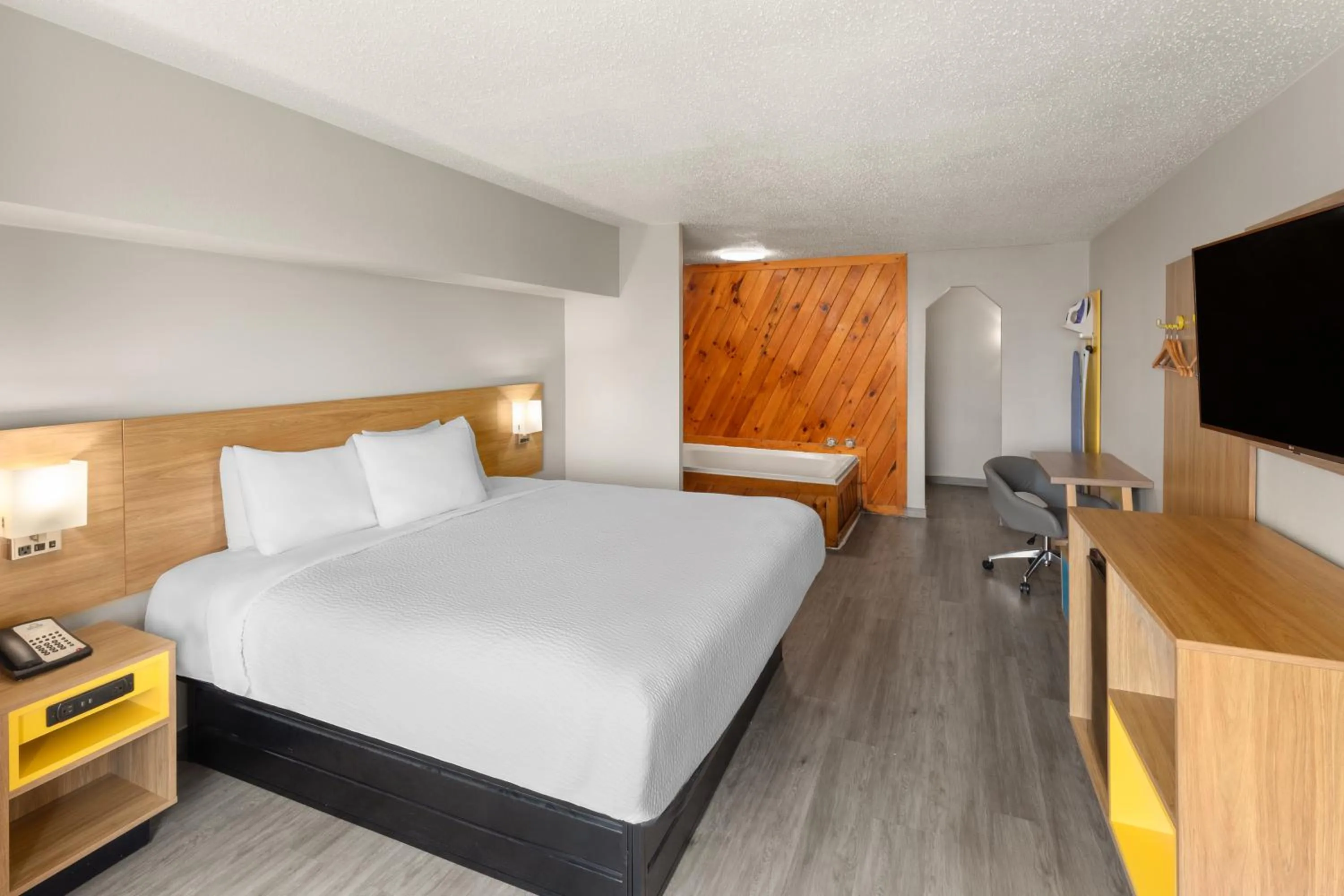 Bed in Days Inn by Wyndham Harrisonburg