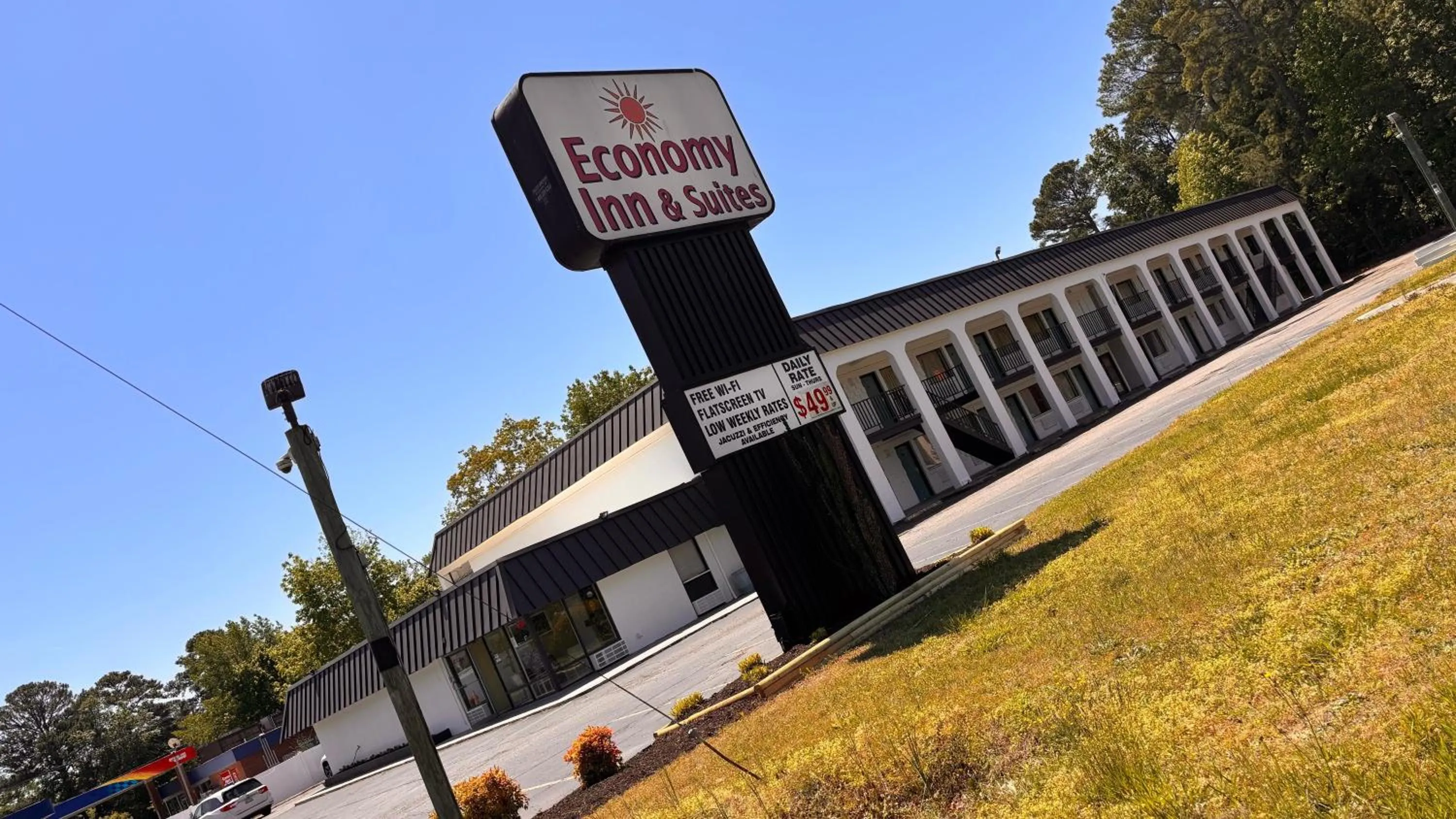 Facade/entrance in Sunrise Inn By OYO Newport News US-60
