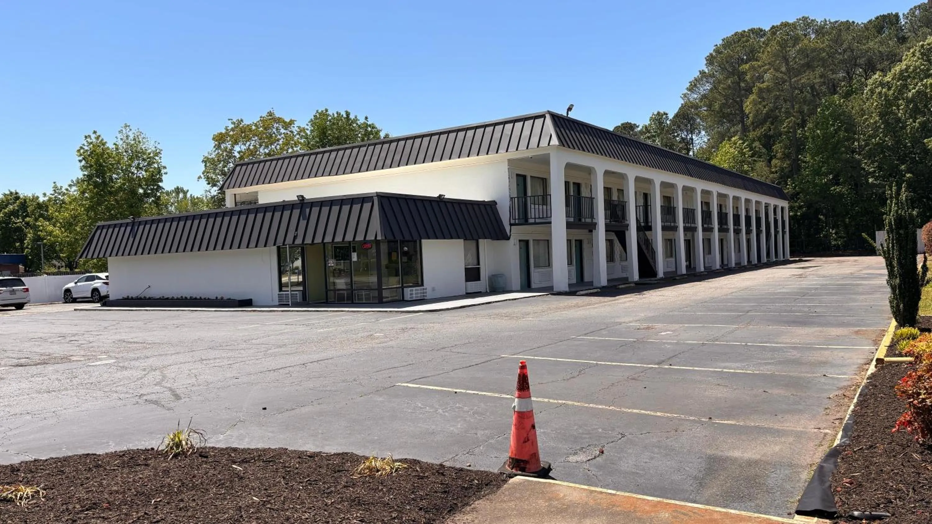 Parking in Sunrise Inn By OYO Newport News US-60