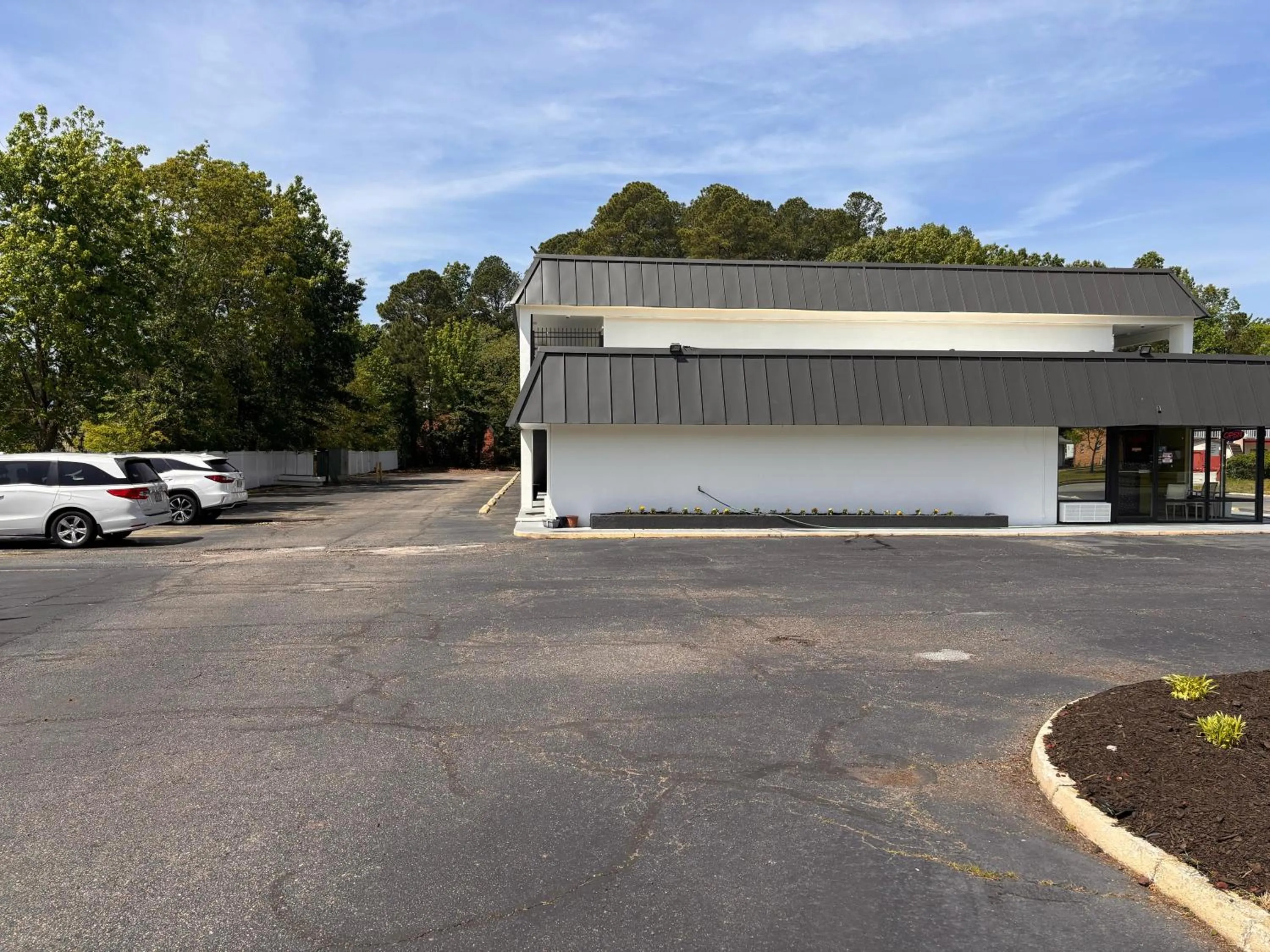 Property building in Sunrise Inn By OYO Newport News US-60
