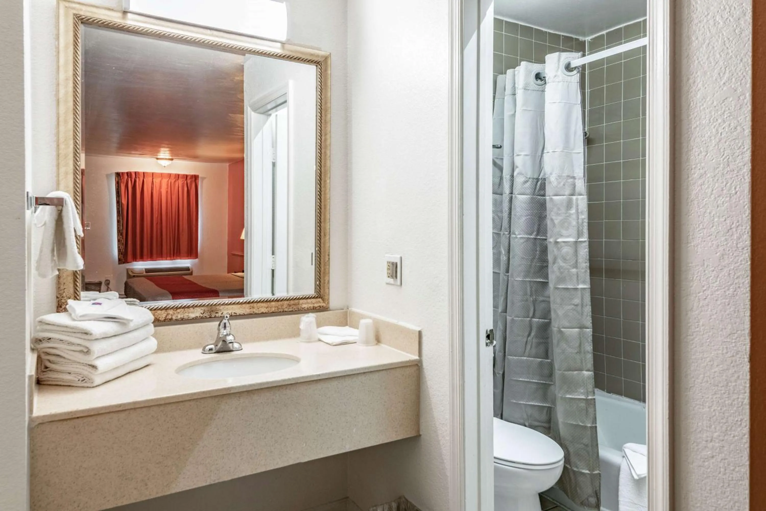 Bathroom in Motel 6-Portsmouth, VA