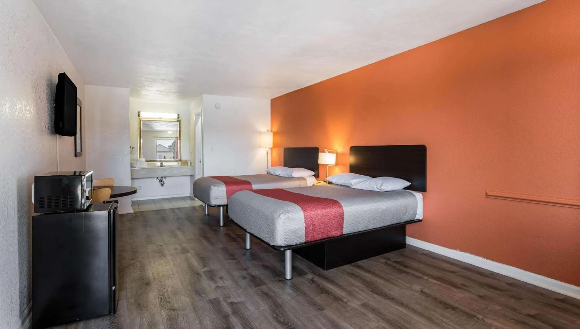 TV and multimedia, Bed in Motel 6-Portsmouth, VA