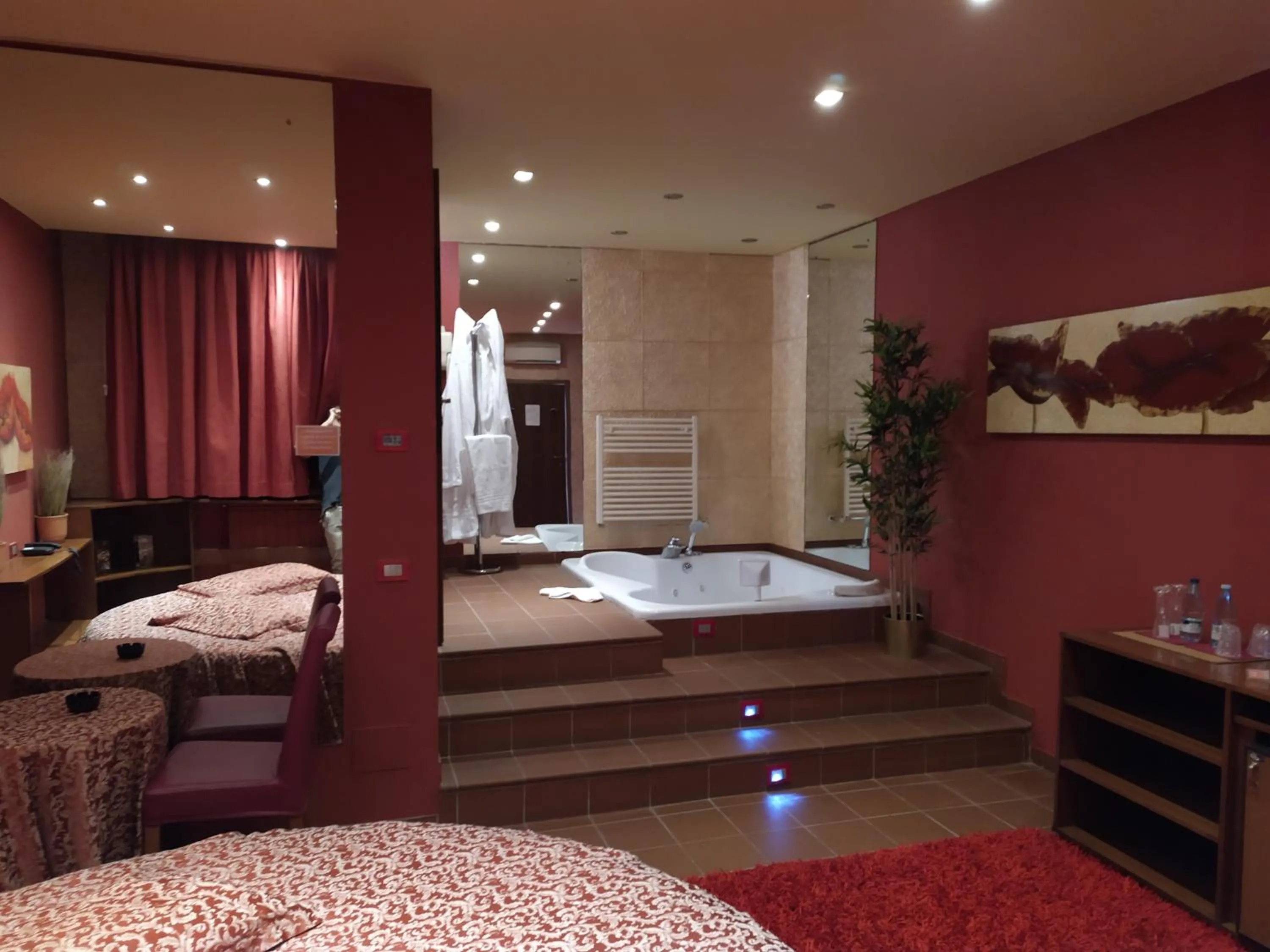 Hot Tub in Motel Ranch