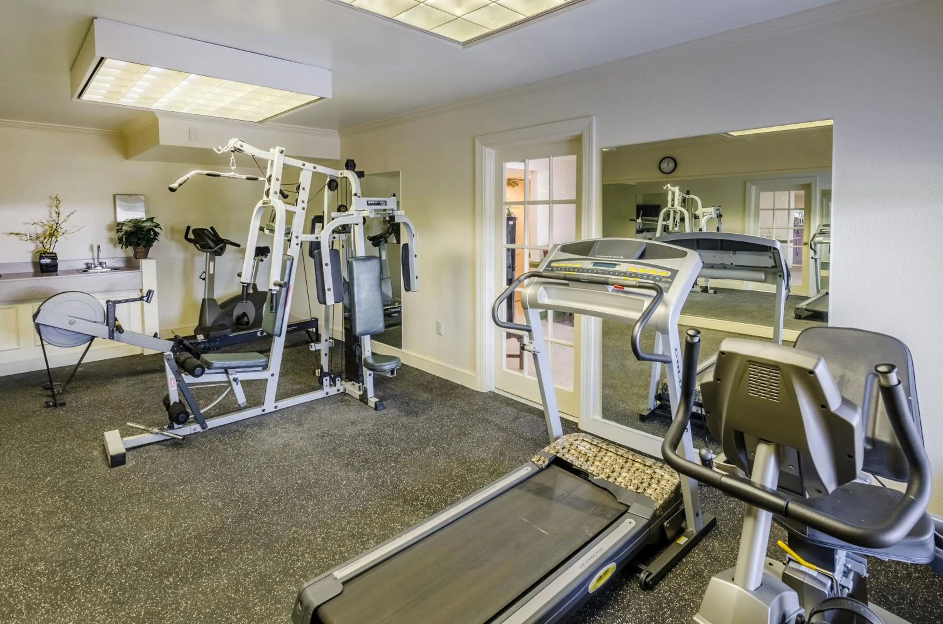 Fitness centre/facilities in Quality Inn Tanglewood