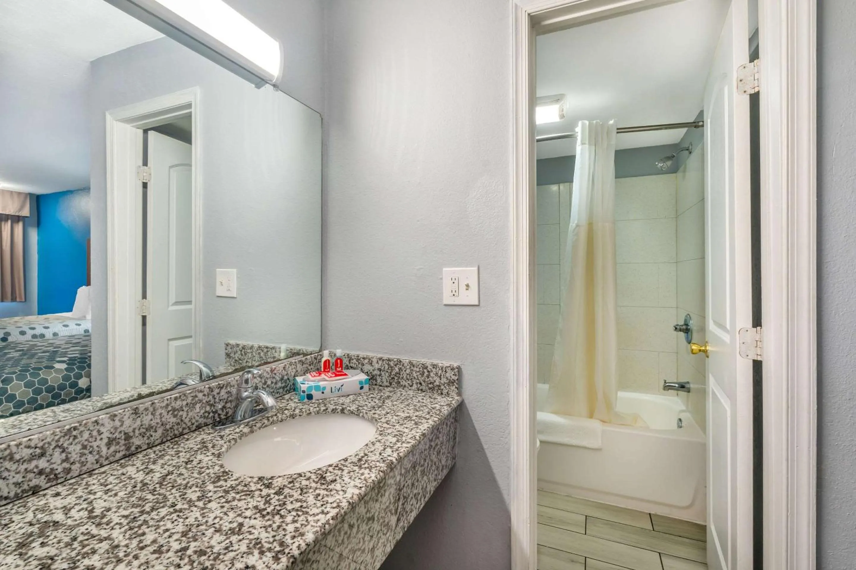 Bedroom in Econo Lodge Inn & Suites Virginia Beach - Norfolk