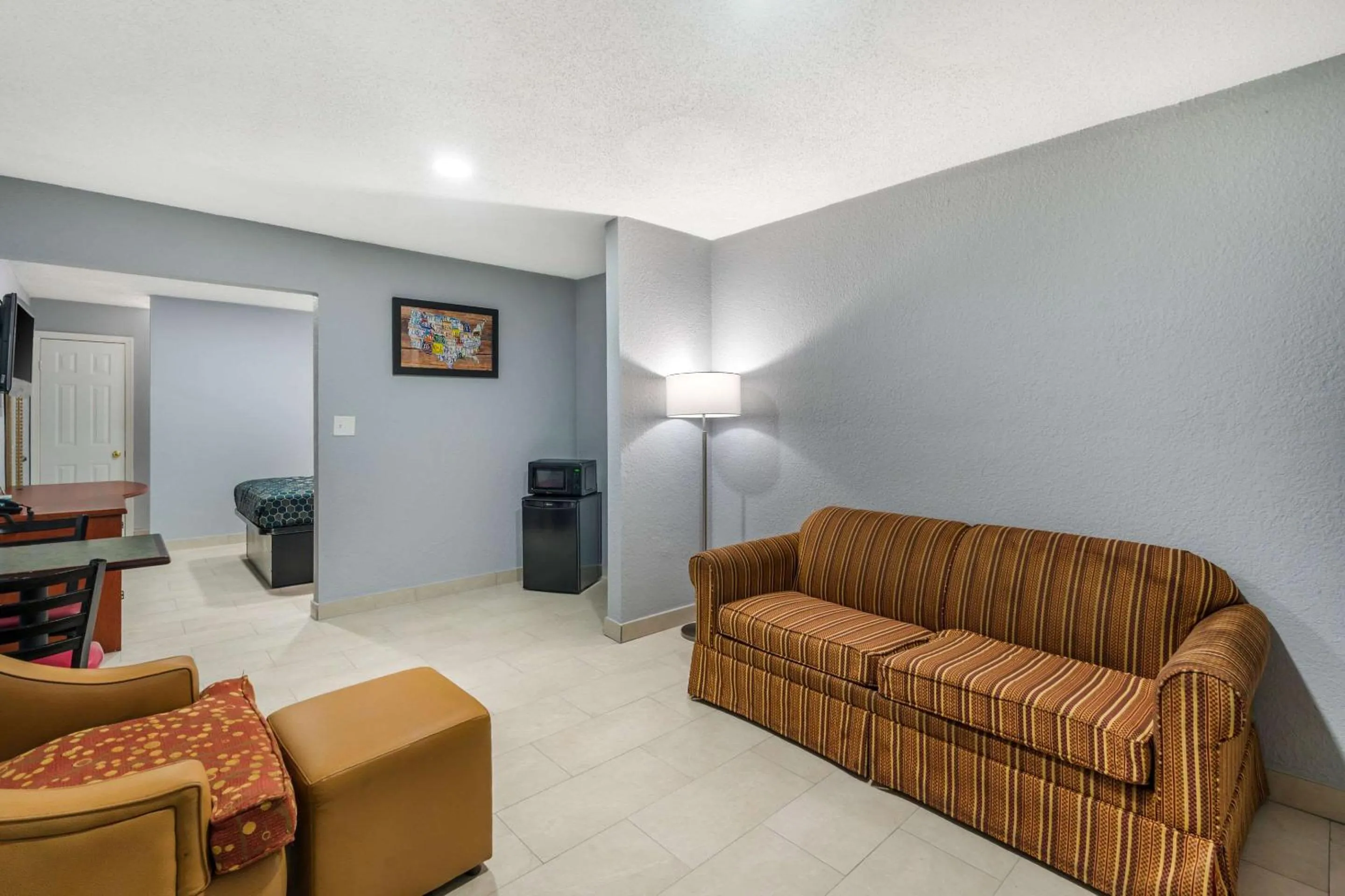 Bedroom in Econo Lodge Inn & Suites Virginia Beach - Norfolk