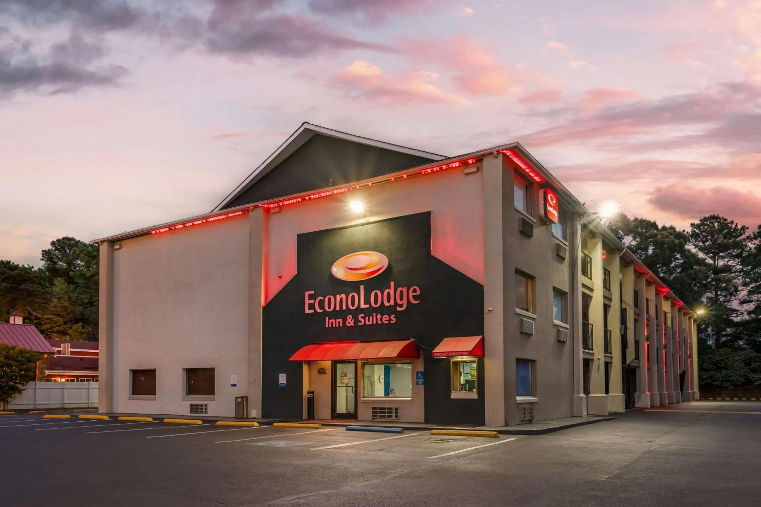 Property building in Econo Lodge Inn & Suites Virginia Beach - Norfolk