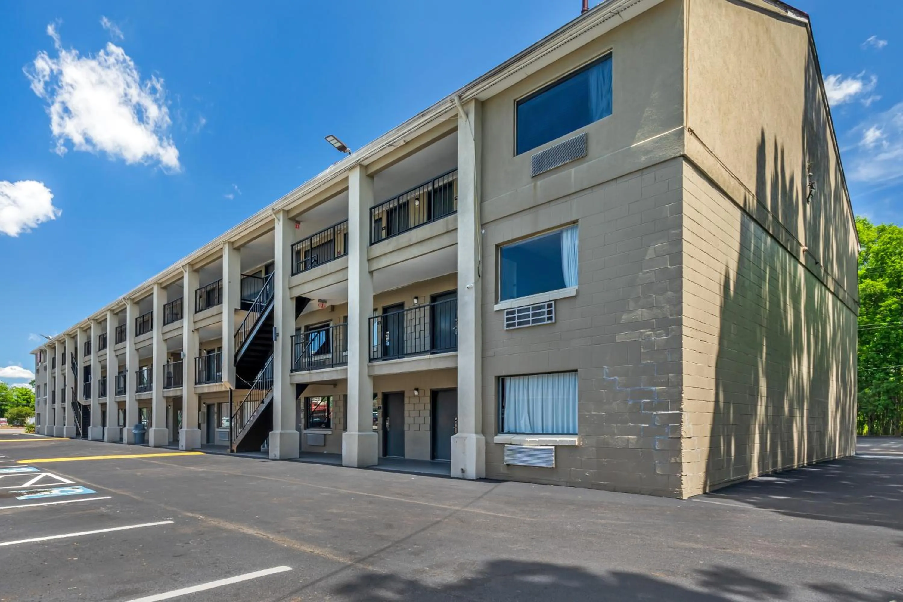 Property building in Econo Lodge Inn & Suites Virginia Beach - Norfolk