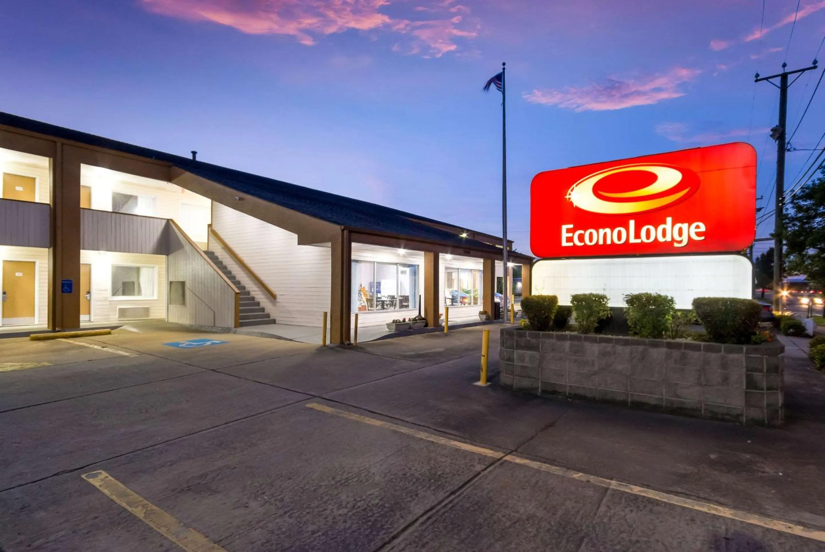 Property building in Econo Lodge Little Creek