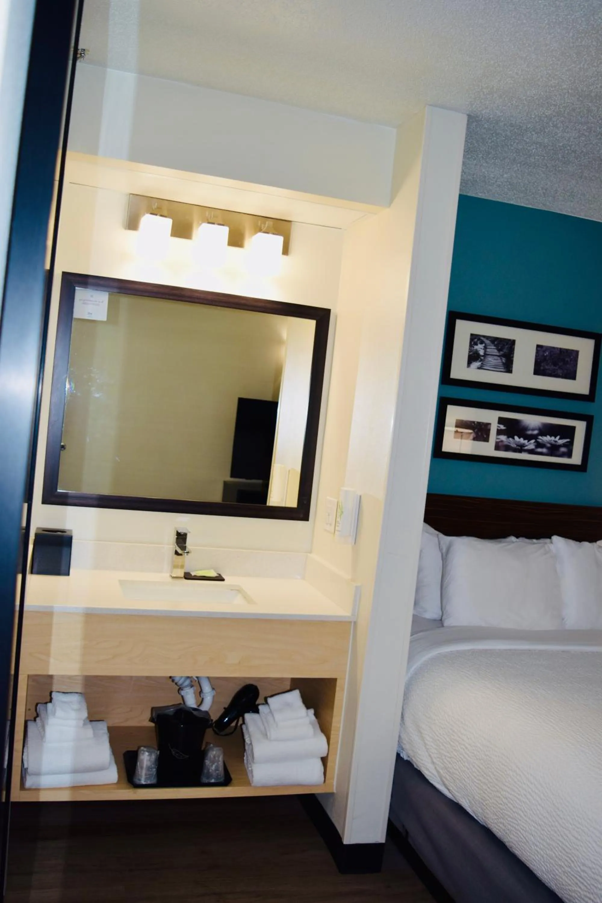 Bed in Sleep Inn Staunton