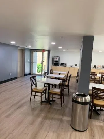 Breakfast in Sleep Inn Staunton