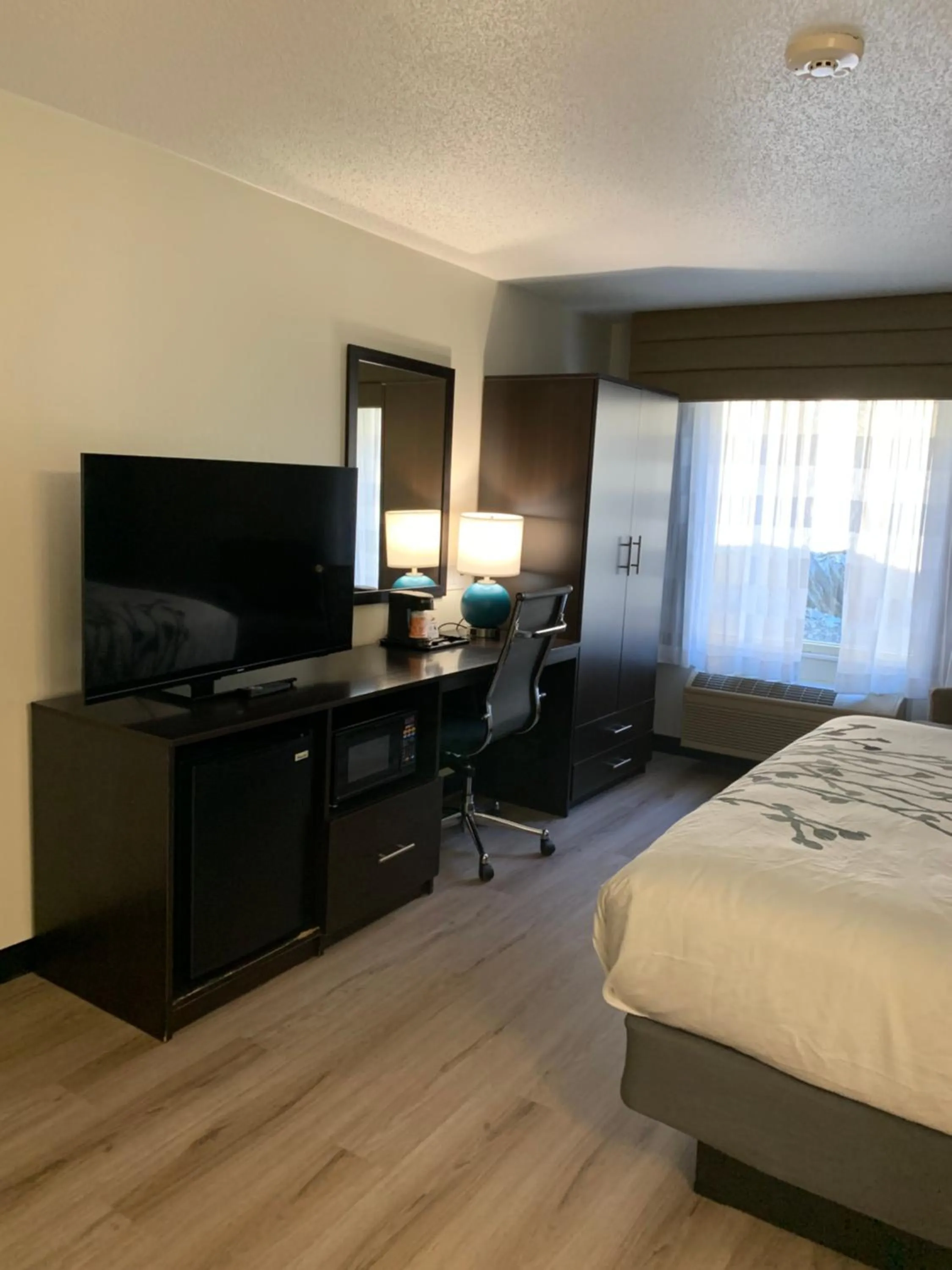 Bed in Sleep Inn Staunton