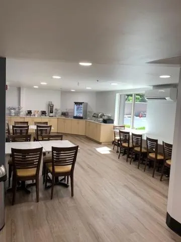 Breakfast in Sleep Inn Staunton