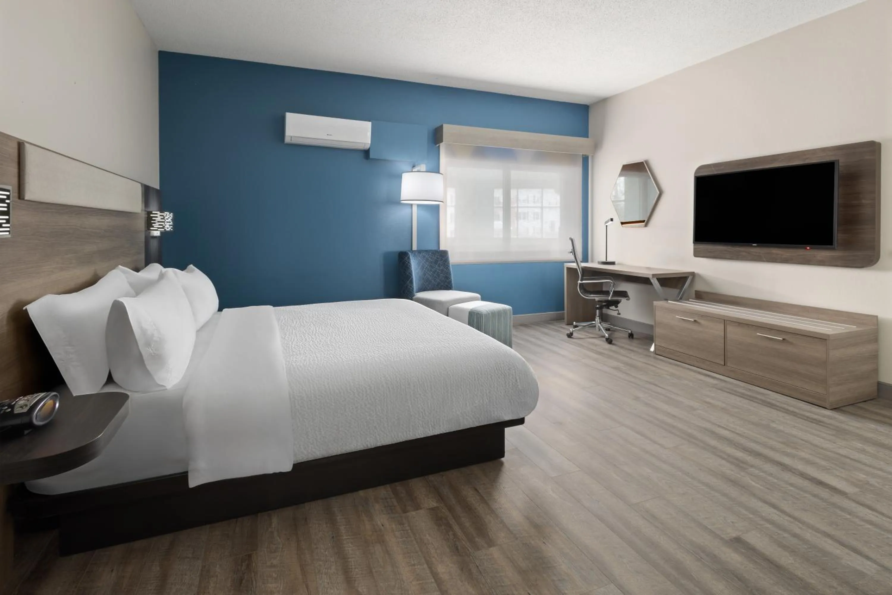 Bed in Holiday Inn Express & Suites Leesburg - Historic District by IHG