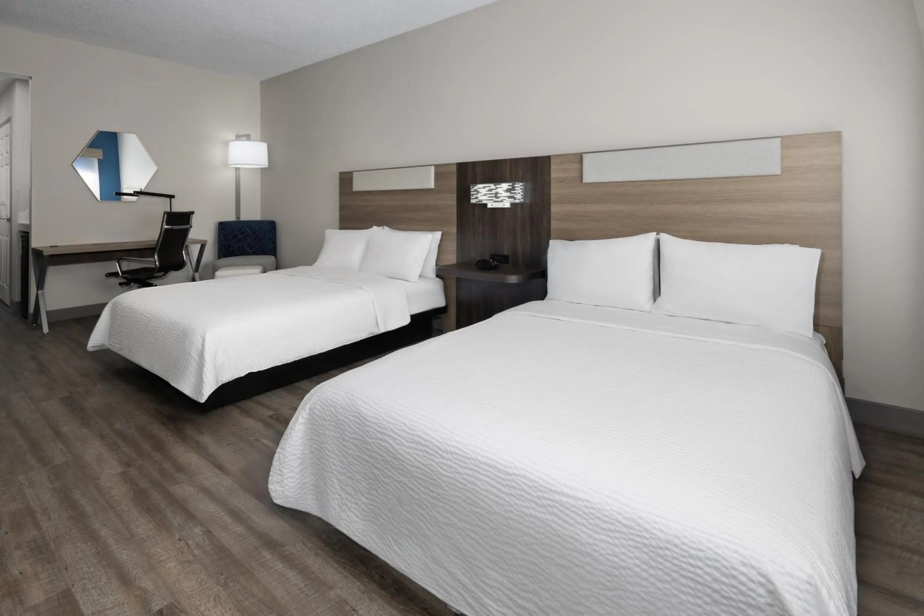 Bed in Holiday Inn Express & Suites Leesburg - Historic District by IHG