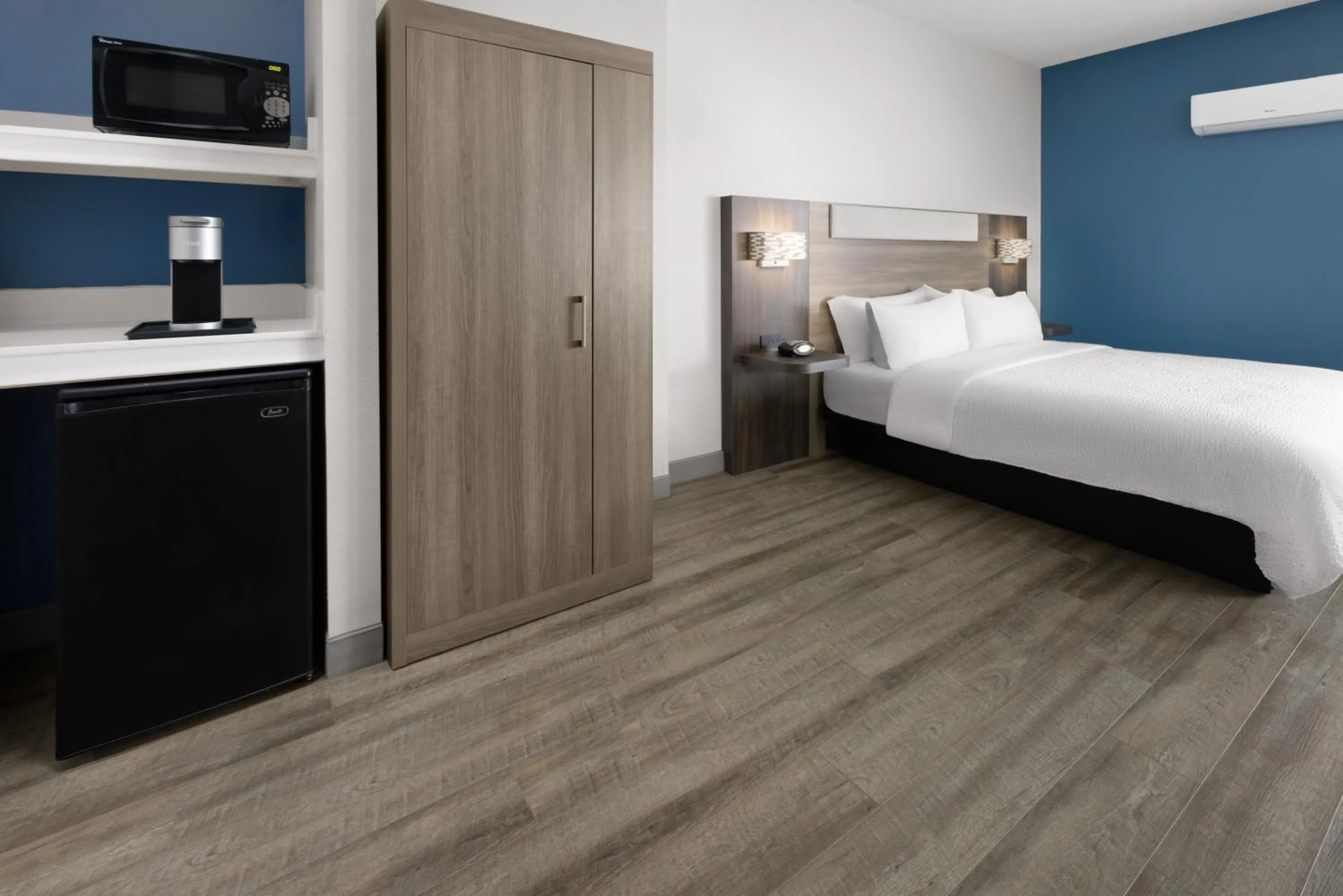 Bed in Holiday Inn Express & Suites Leesburg - Historic District by IHG