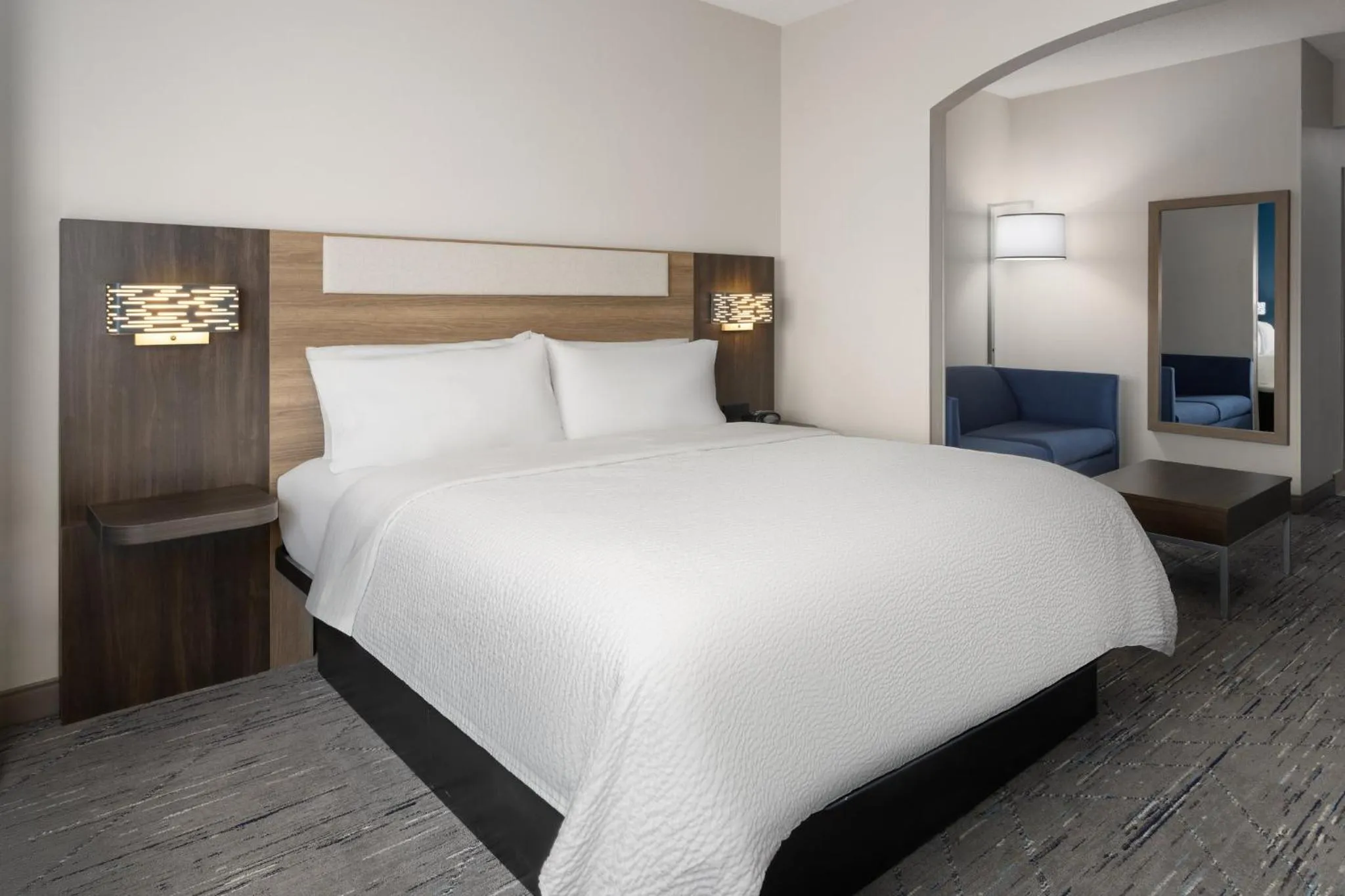 Photo of the whole room, Bed in Holiday Inn Express & Suites Leesburg - Historic District by IHG