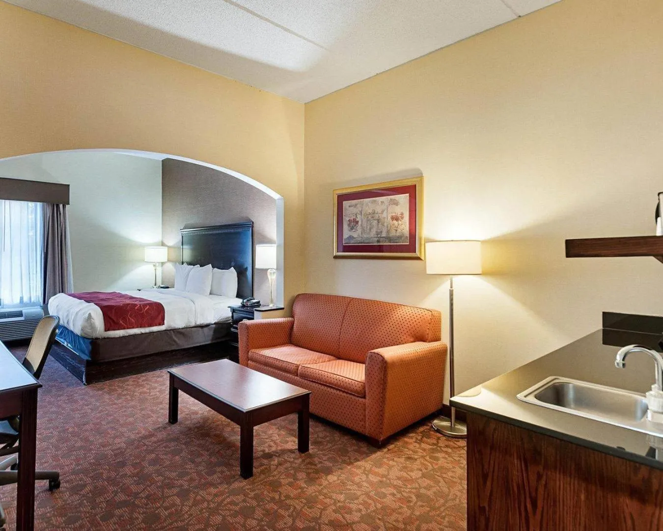 Bedroom, Bed in Comfort Suites Dulles Airport