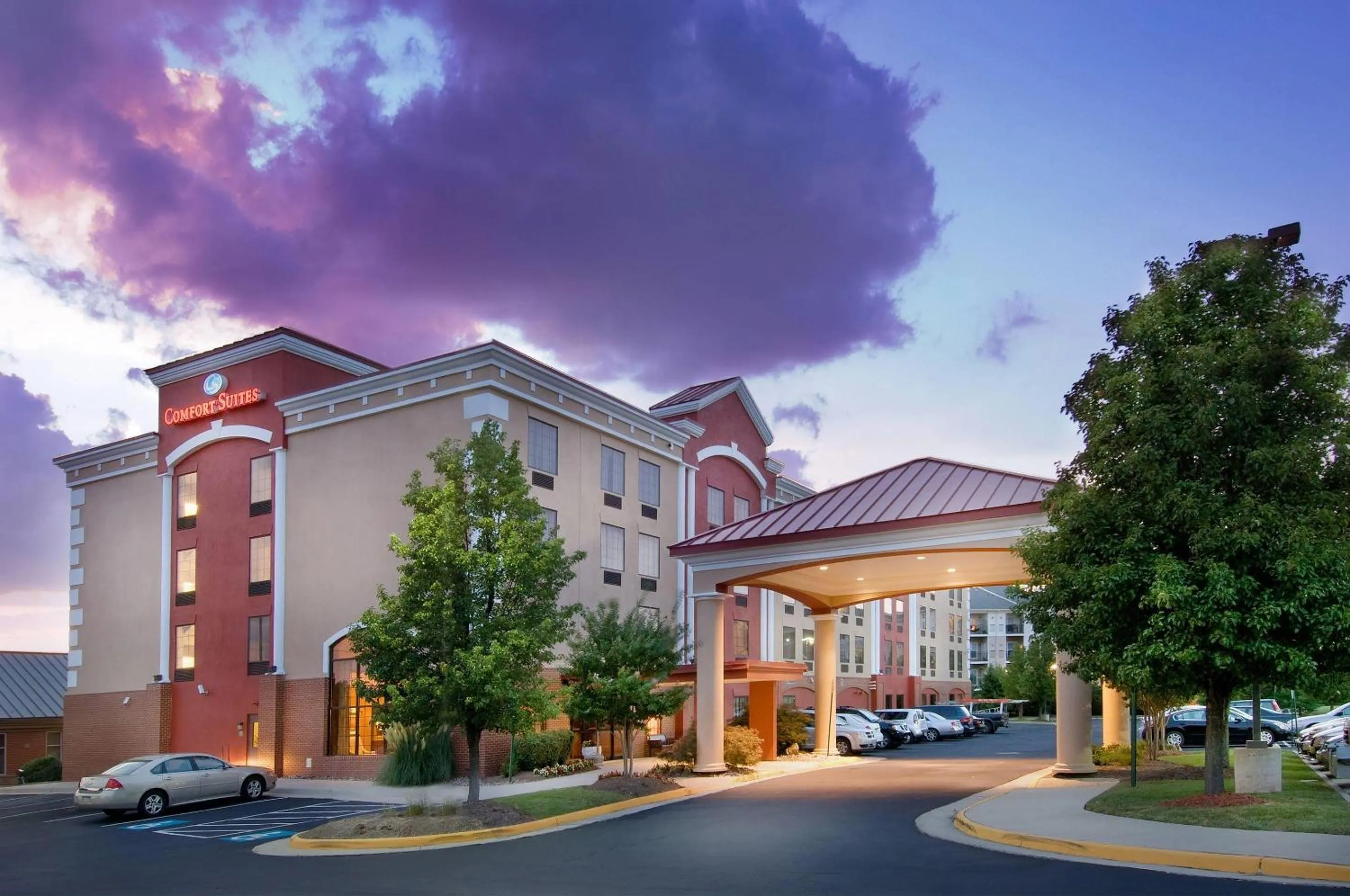 Property building in Comfort Suites Dulles Airport