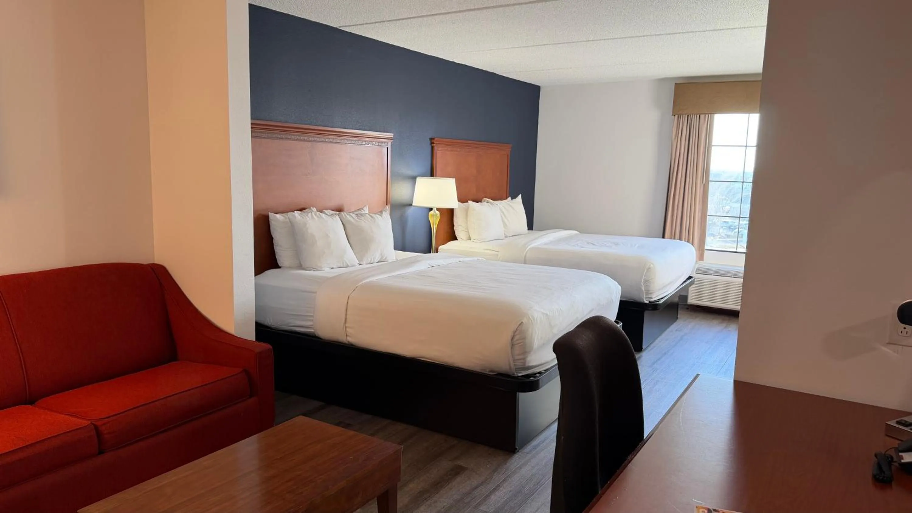 Bed in Comfort Suites Dulles Airport