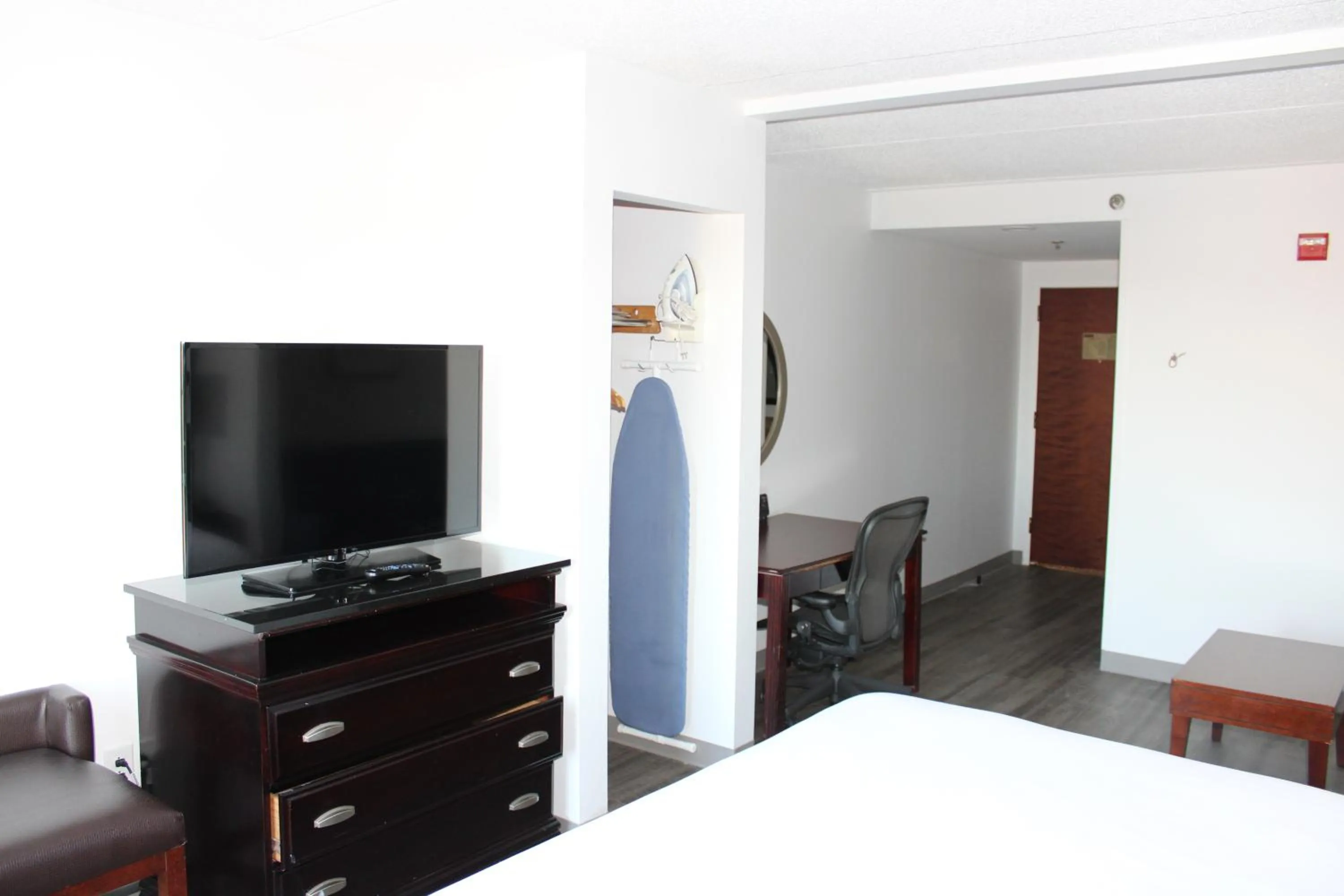 Bed in Comfort Suites Dulles Airport