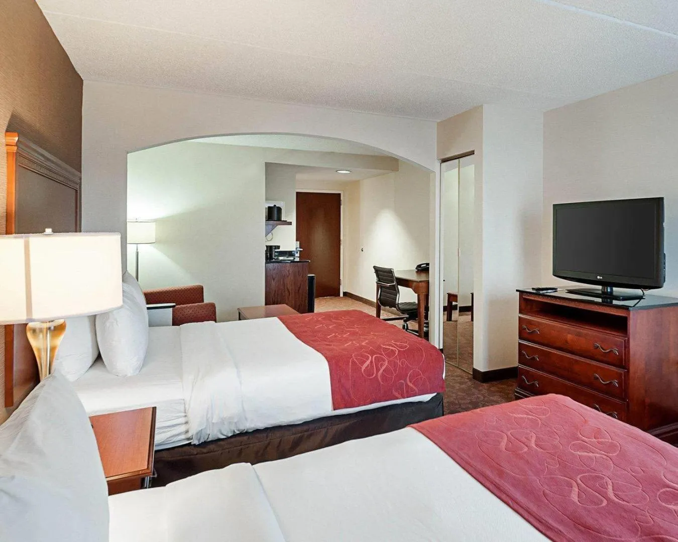 Bedroom, Bed in Comfort Suites Dulles Airport