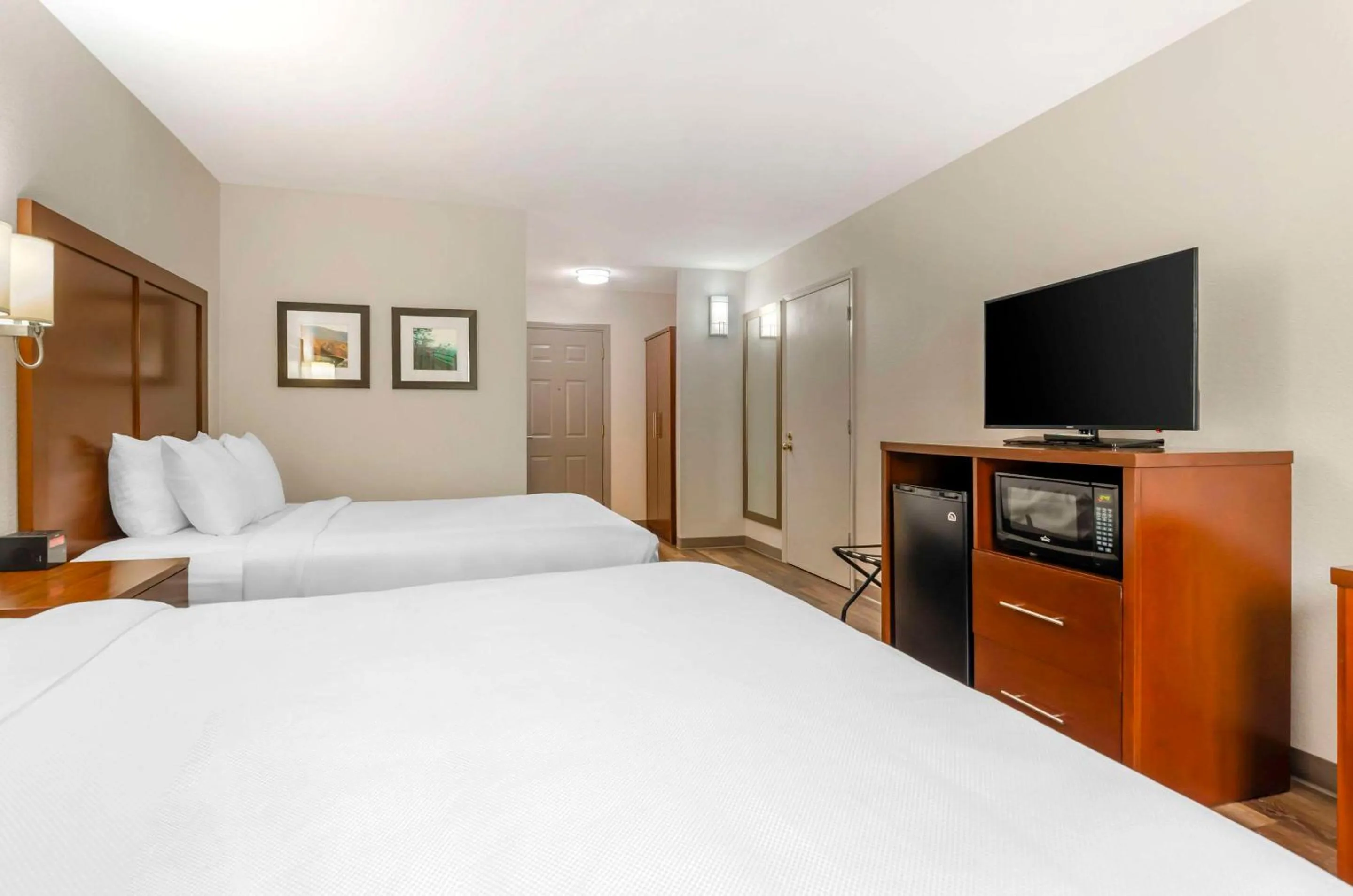 Bedroom, Bed in Comfort Inn Wytheville - Fort Chiswell