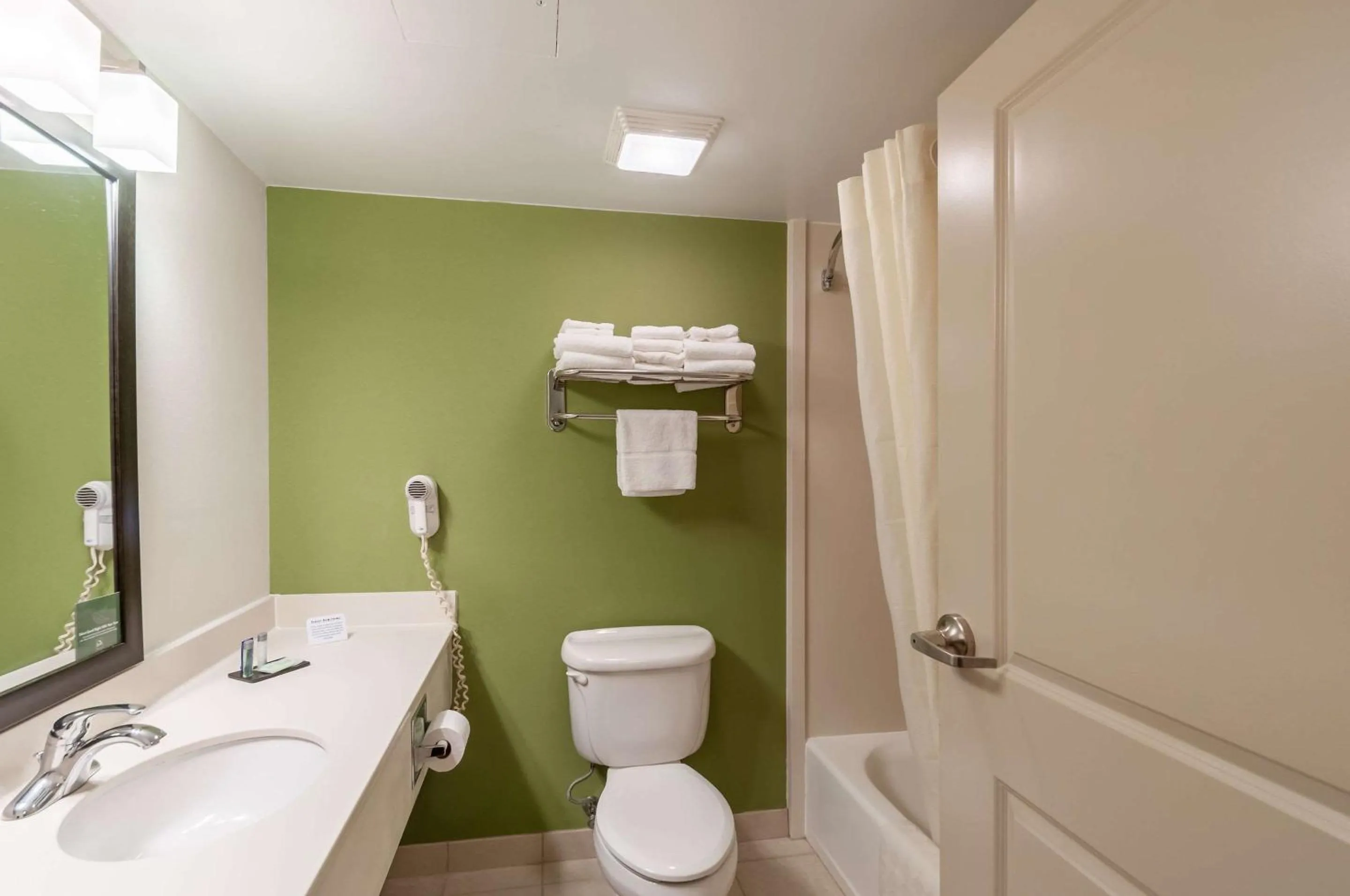 Bedroom in Sleep Inn & Suites Harrisonburg near University