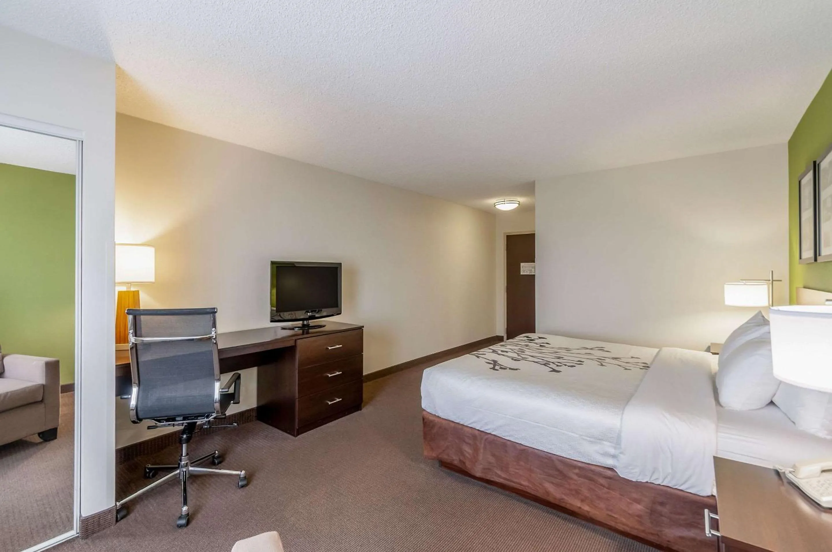 Bedroom, Bed in Sleep Inn & Suites Harrisonburg near University