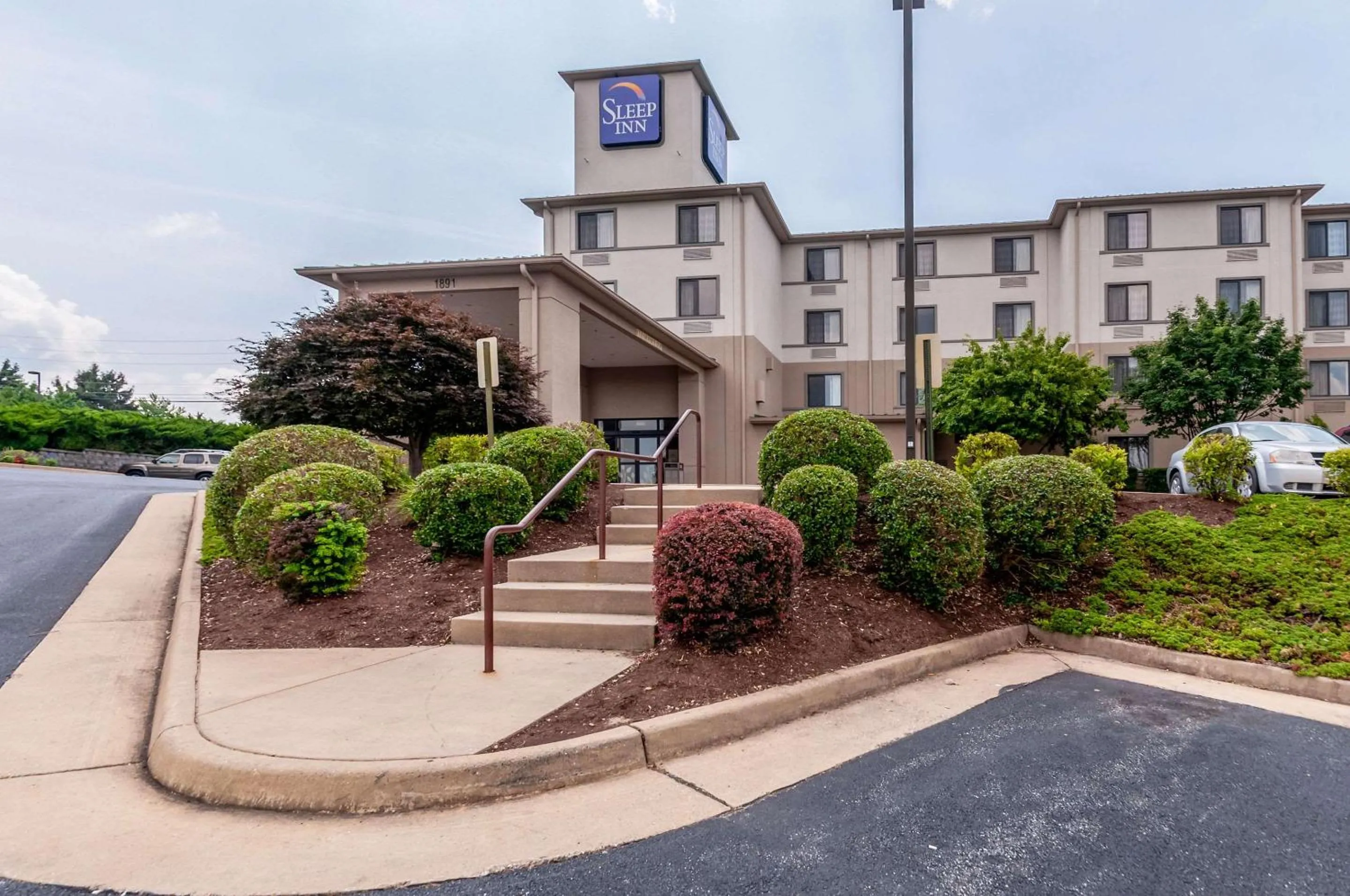 Property building in Sleep Inn & Suites Harrisonburg near University
