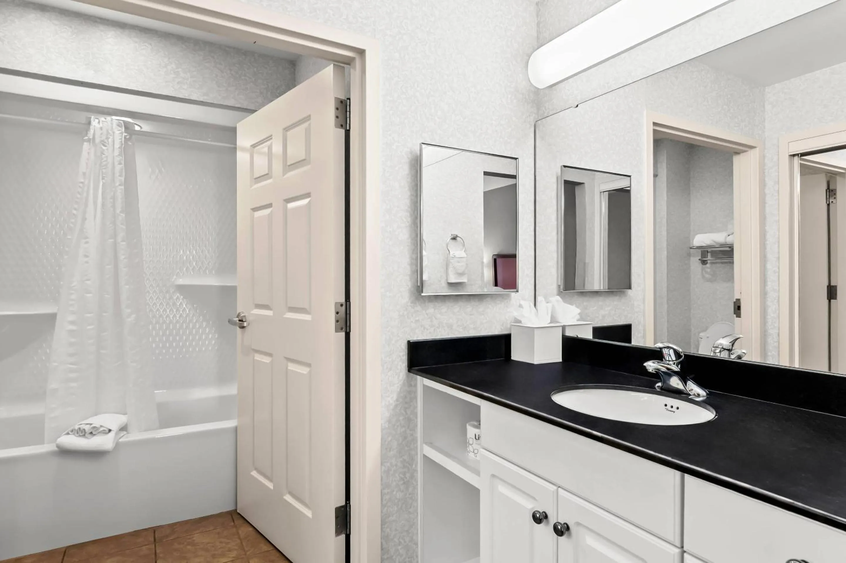 Bedroom in MainStay Suites Roanoke Airport