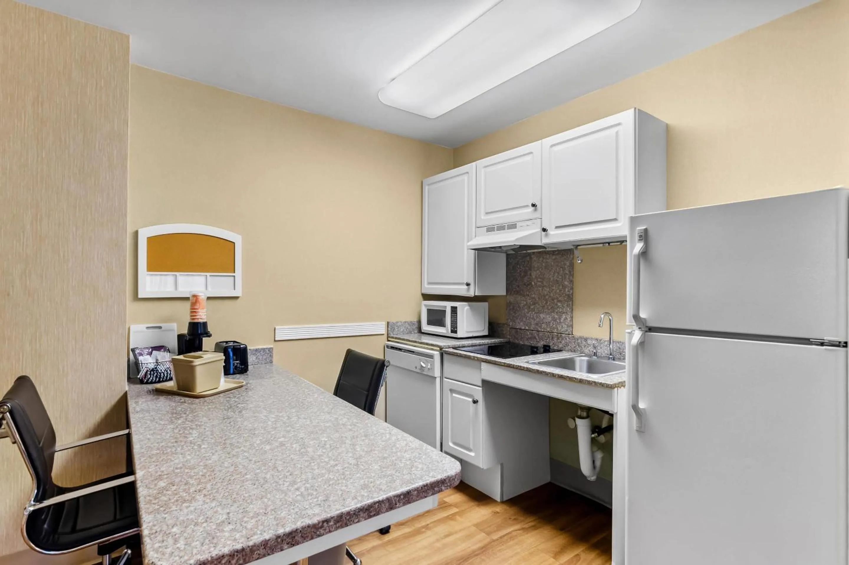 Bedroom in MainStay Suites Roanoke Airport