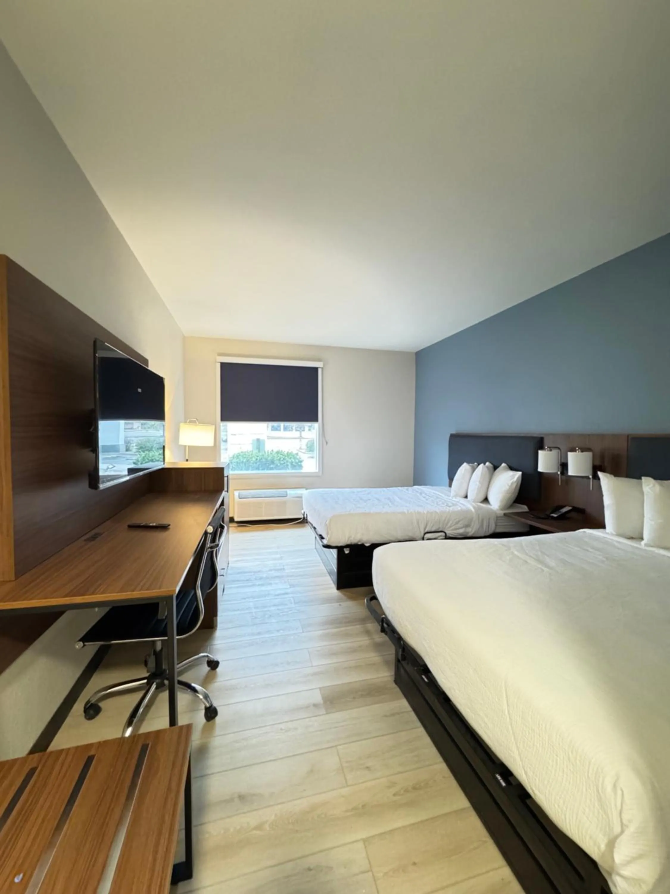 Bed in Wingate by Wyndham I-81 Exit 101- Newly Renovated