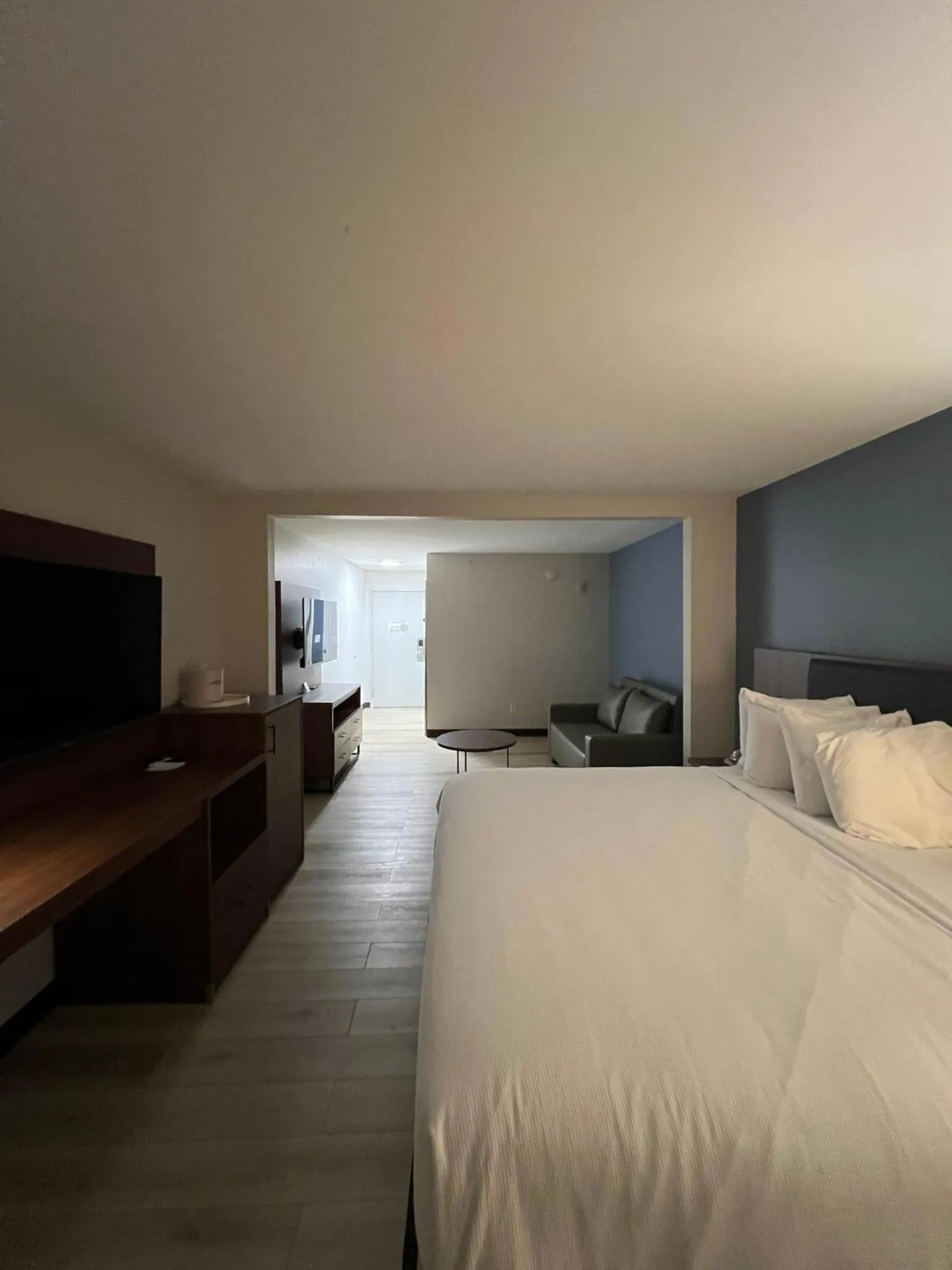 Bedroom, Bed in Wingate by Wyndham I-81 Exit 101- Newly Renovated