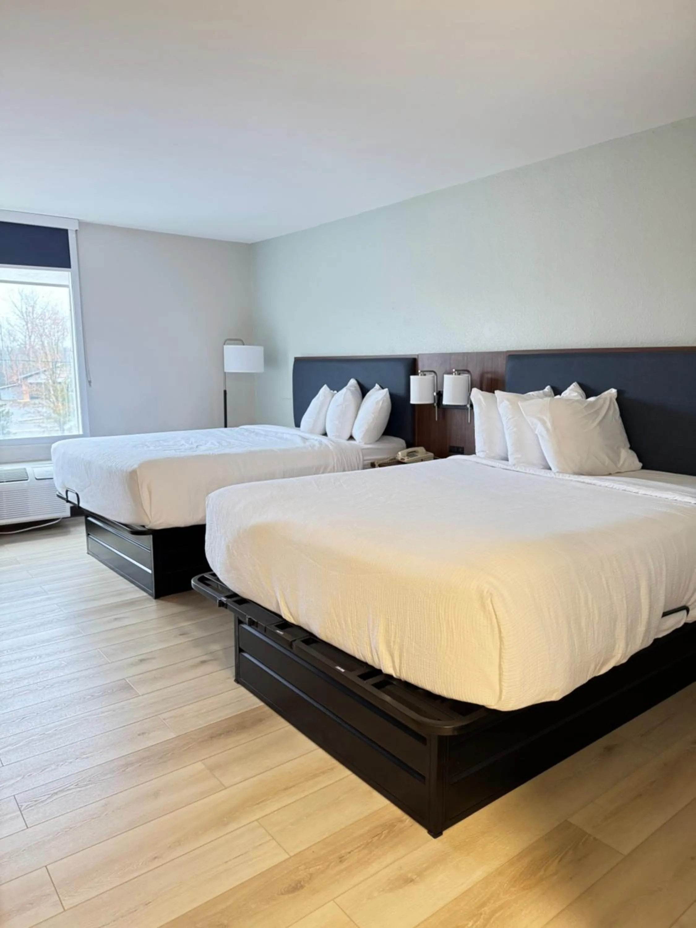 Bed in Wingate by Wyndham I-81 Exit 101- Newly Renovated