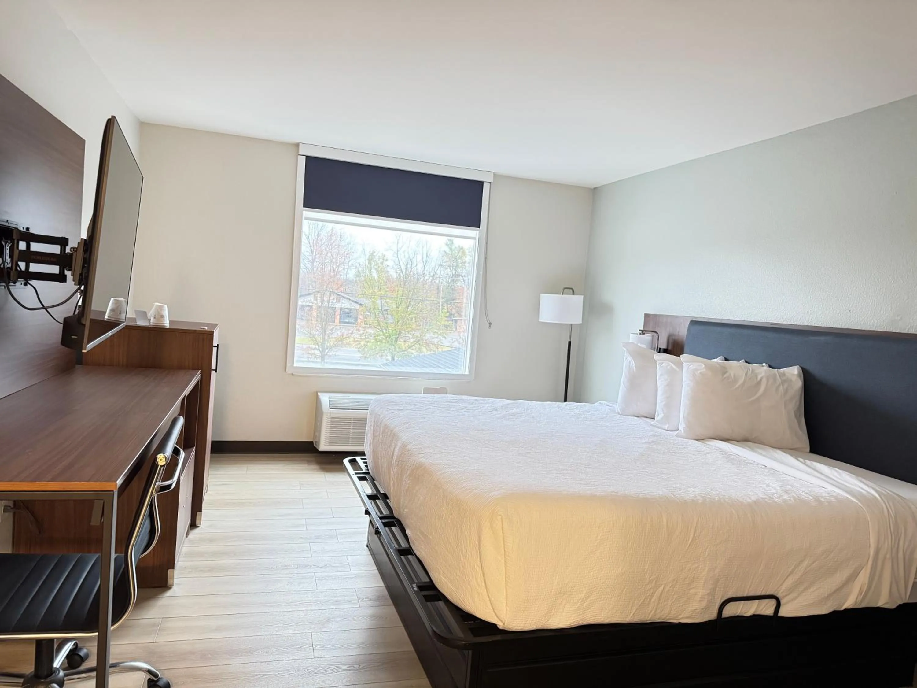 Bed in Wingate by Wyndham I-81 Exit 101- Newly Renovated