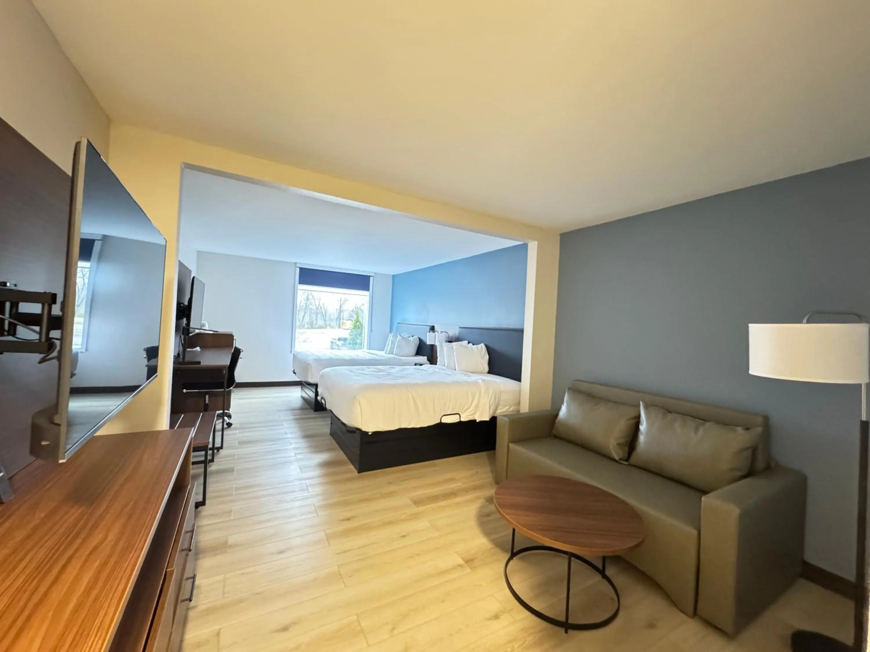 Bed in Wingate by Wyndham I-81 Exit 101- Newly Renovated