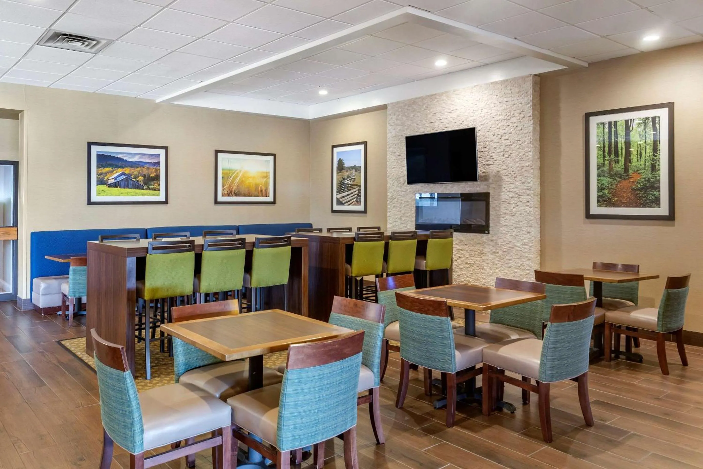 Restaurant/places to eat in Comfort Inn & Suites near Danville Mall
