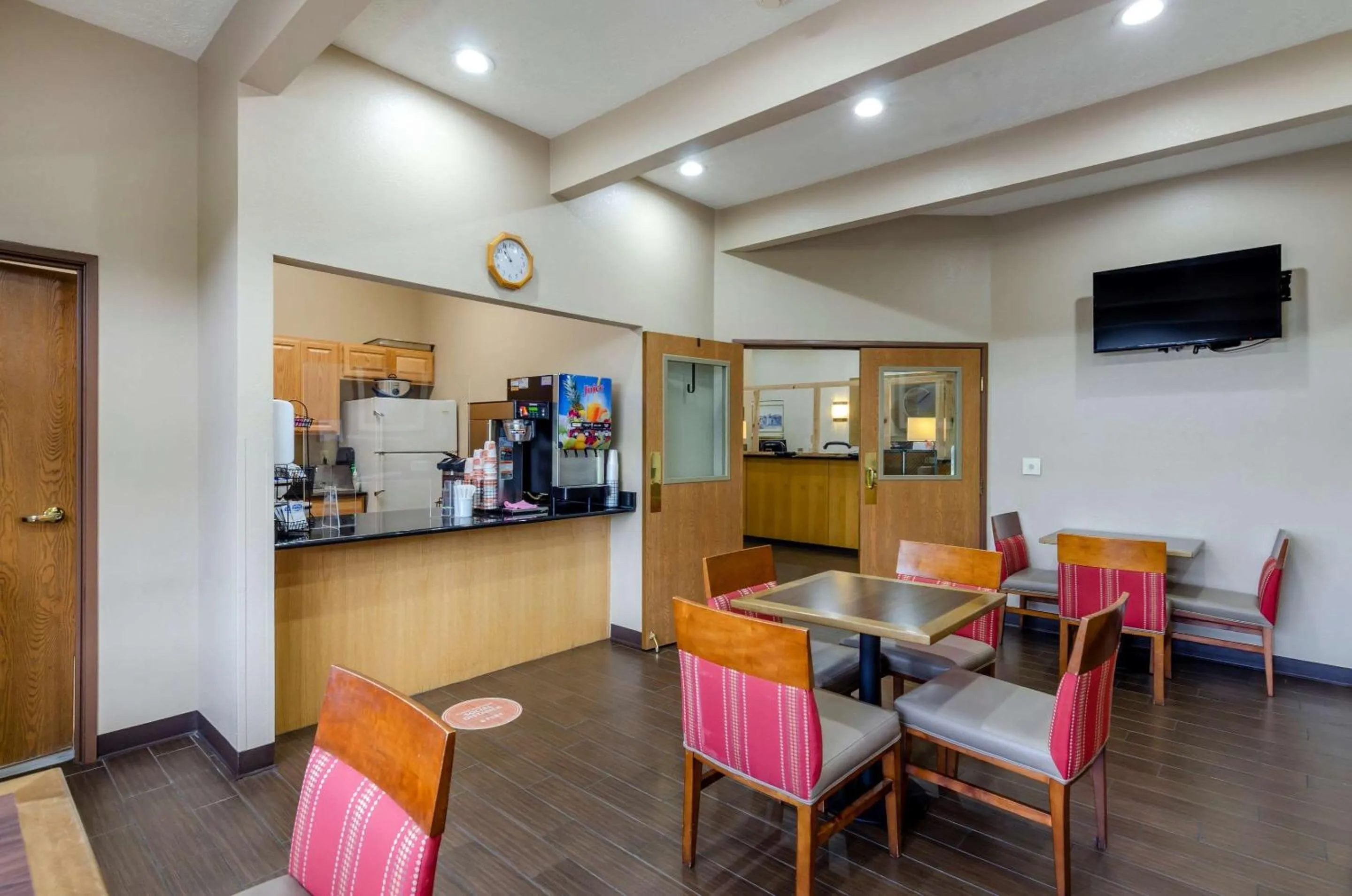 Restaurant/places to eat in Comfort Inn Atkins-Marion I-81