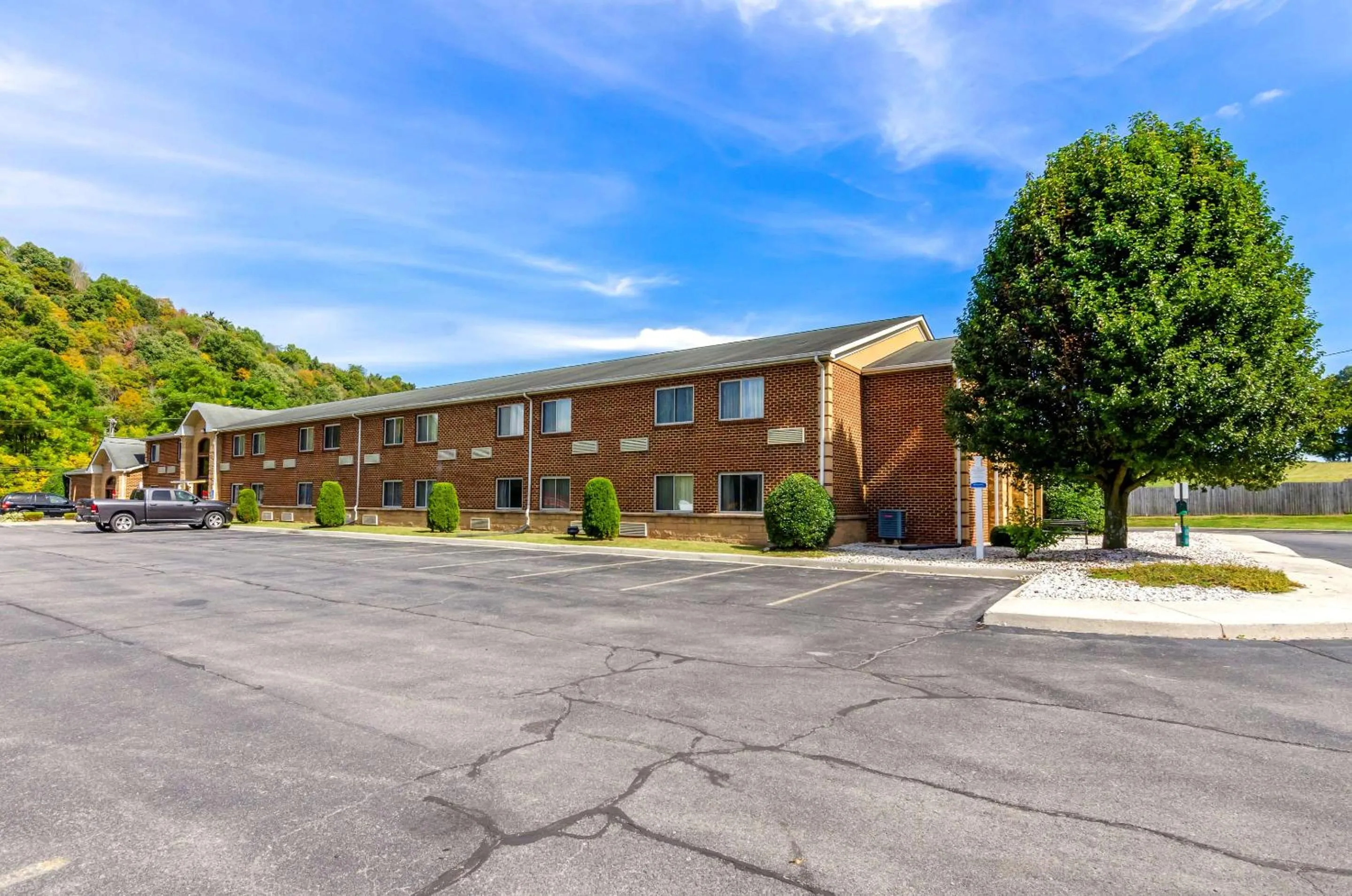 Property building in Comfort Inn Atkins-Marion I-81