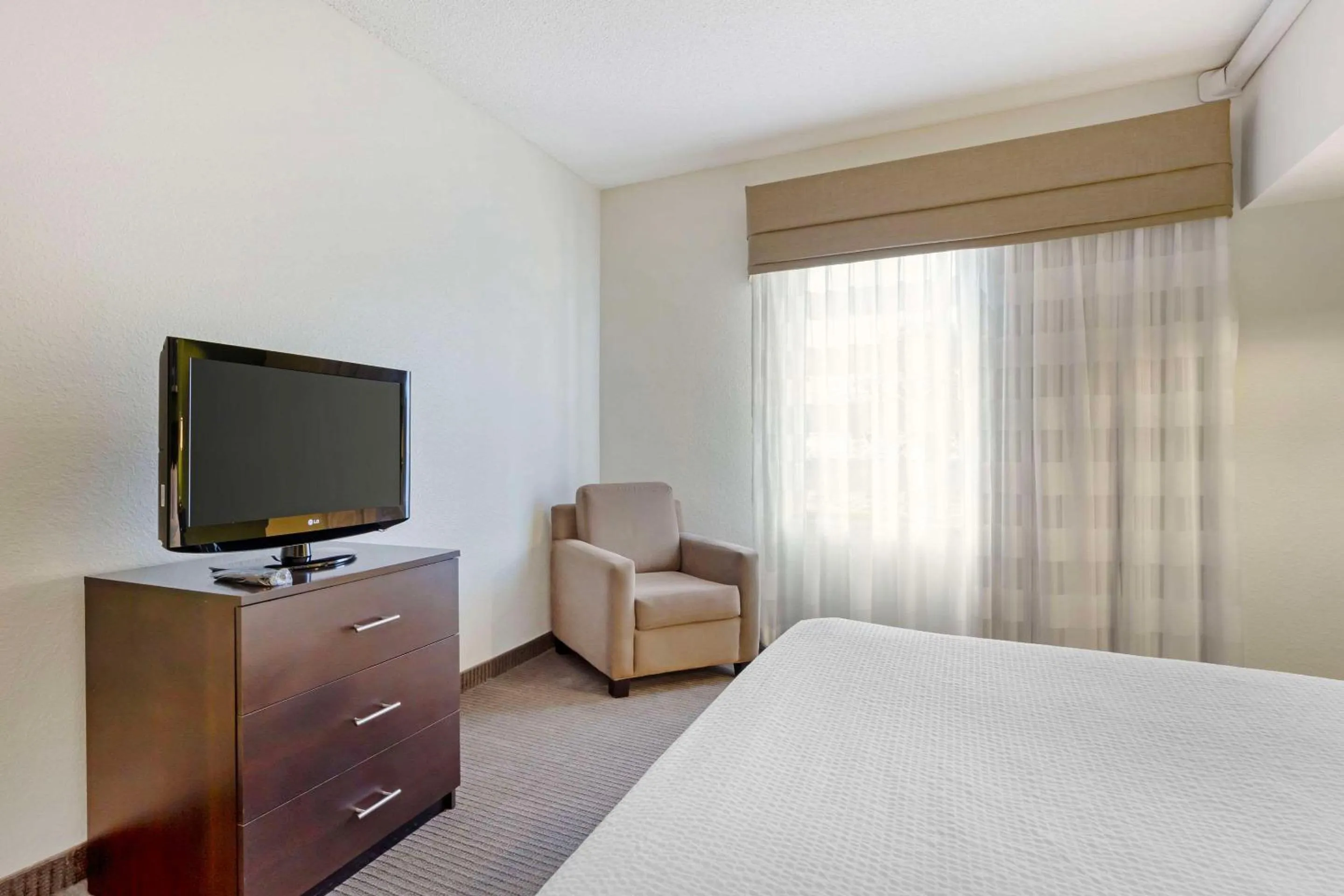 Bedroom, Bed in Sleep Inn & Suites Danville Hwy 58