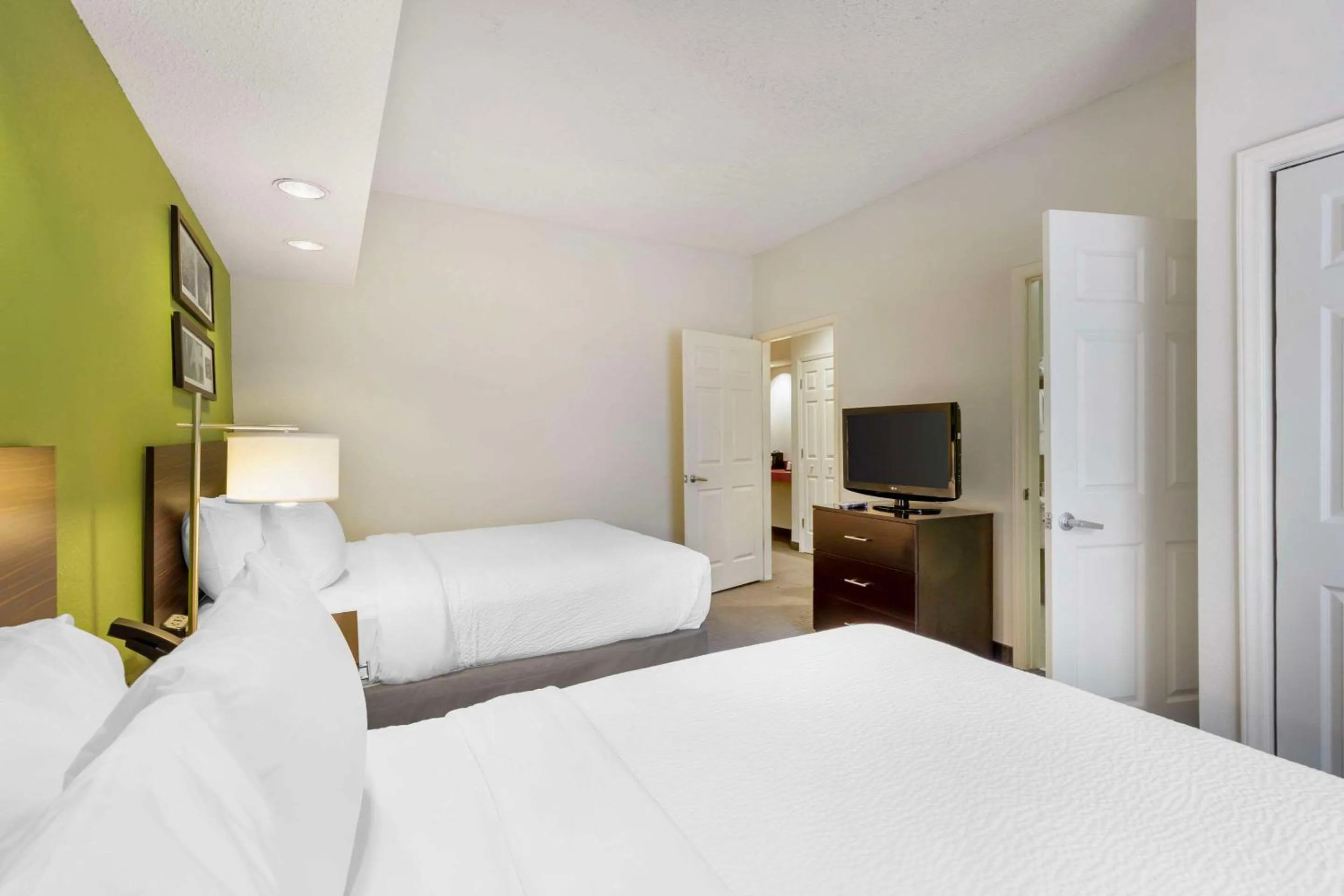 Bedroom, Bed in Sleep Inn & Suites Danville Hwy 58