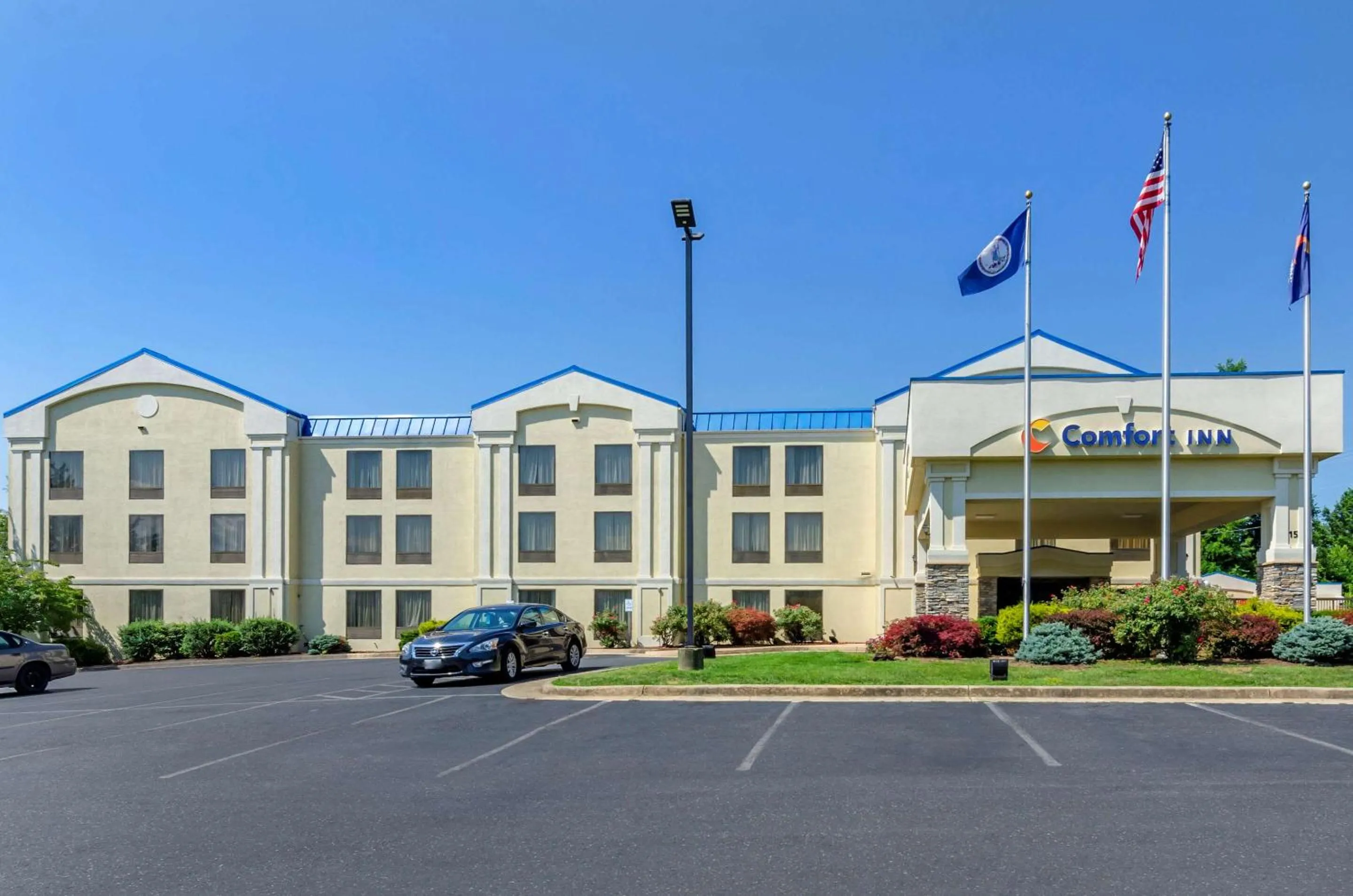 Property building in Comfort Inn Waynesboro