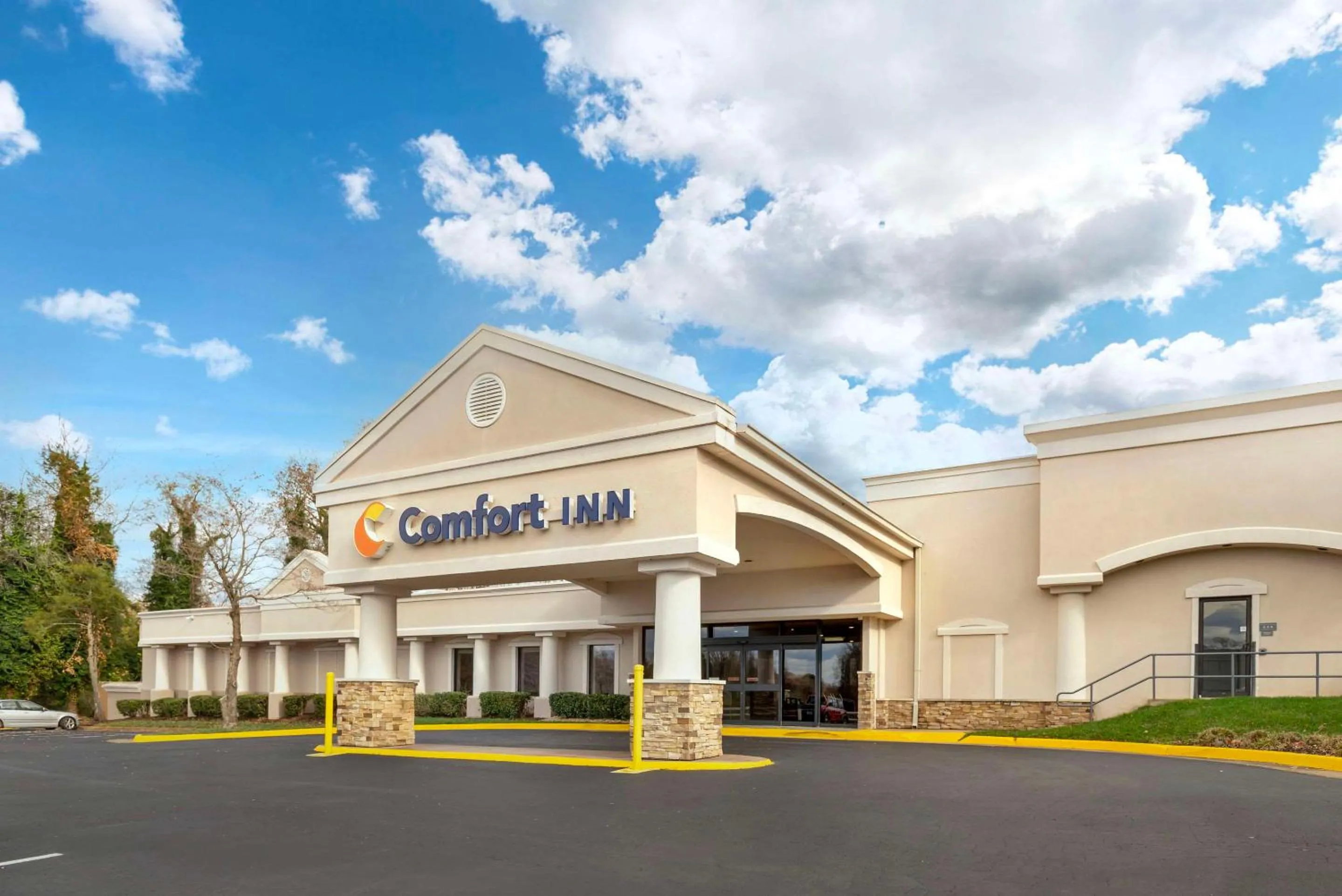 Property building in Comfort Inn Monticello