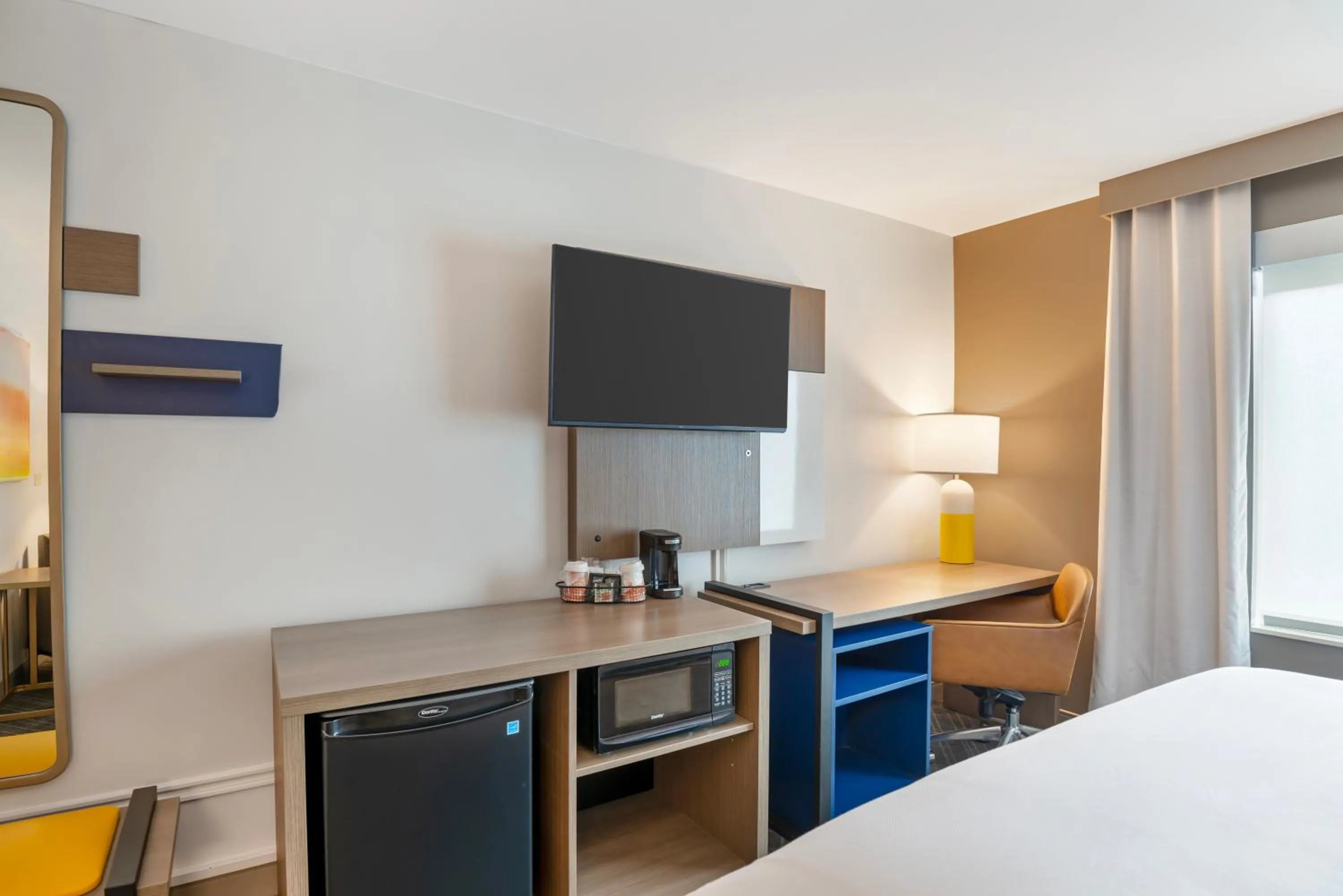 TV and multimedia, Bed in Comfort Inn Monticello