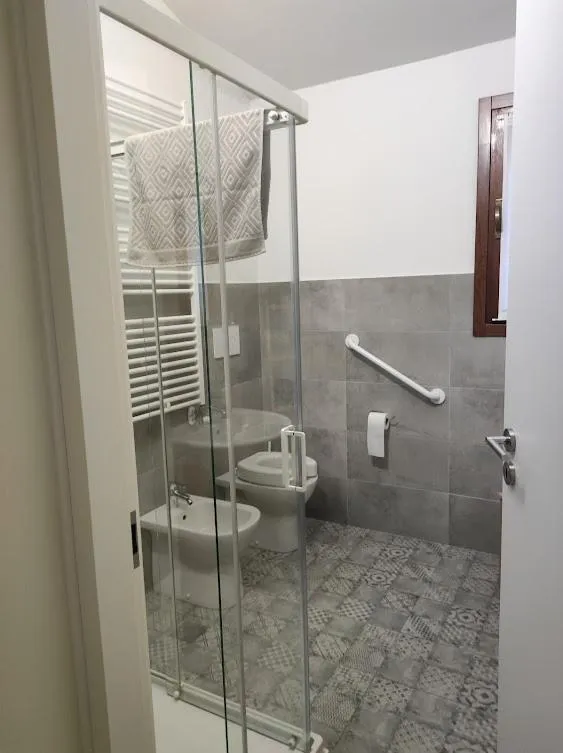 Shower in B&B Villa Elisa